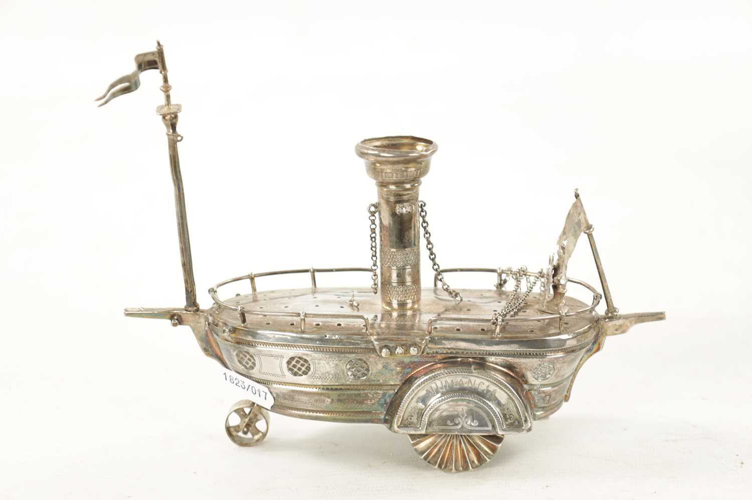 AN EARLY 20TH CENTURY SILVER METAL NOVELTY TABLE LIGHTER - Image 5 of 5