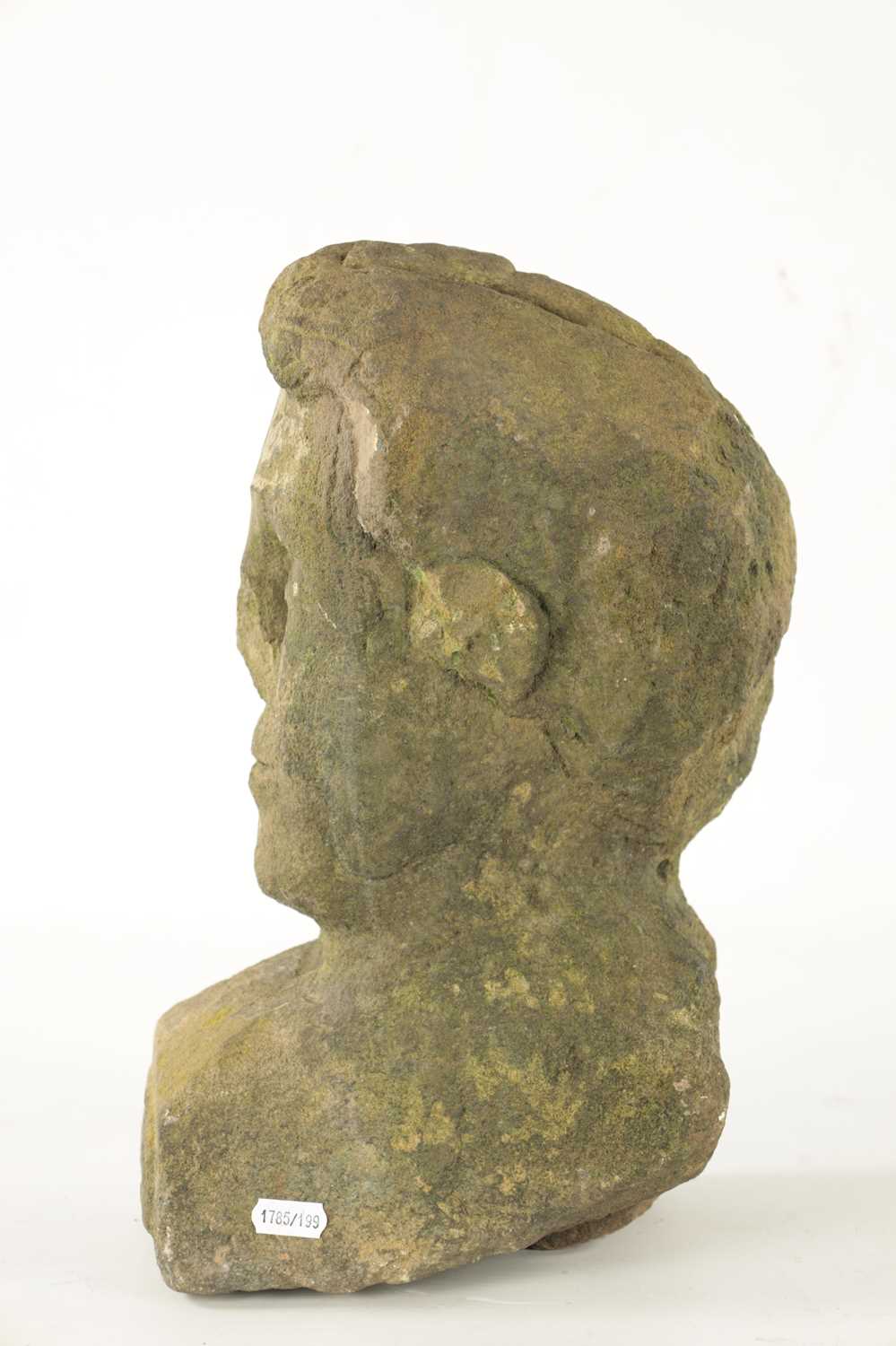 AN EARLY CARVED STONE BUST - Image 4 of 5