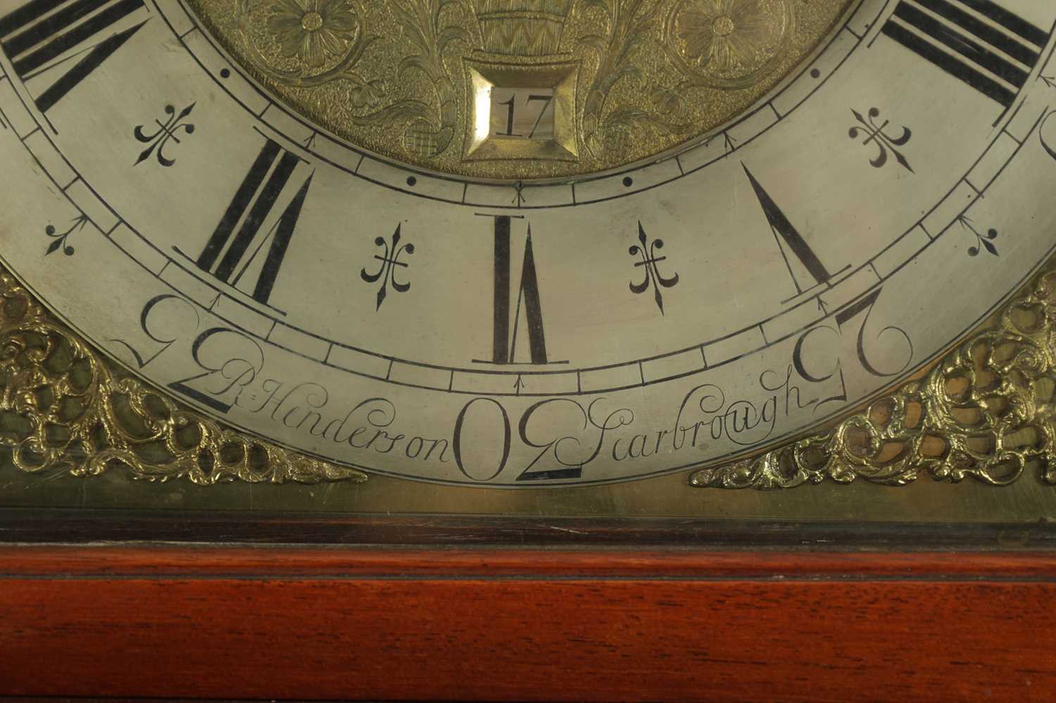 R. HENDERSON, SCARBROUGH. A MID 18TH CENTURY FIGURED MAHOGANY LONGCASE CLOCK - Bild 4 aus 8