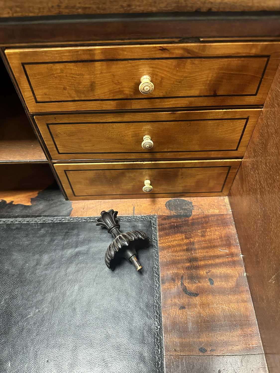 A FINE REGENCY MAHOGANY SECRETAIRE BOOKCASE IN THE MANNER OF GEORGE SMITH - Image 20 of 23