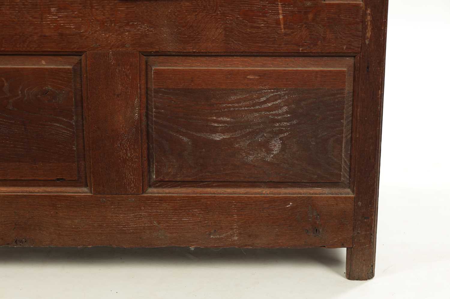 A SMALL EARLY 18TH CENTURY OAK PANELLED CUPBOARD - Image 3 of 15