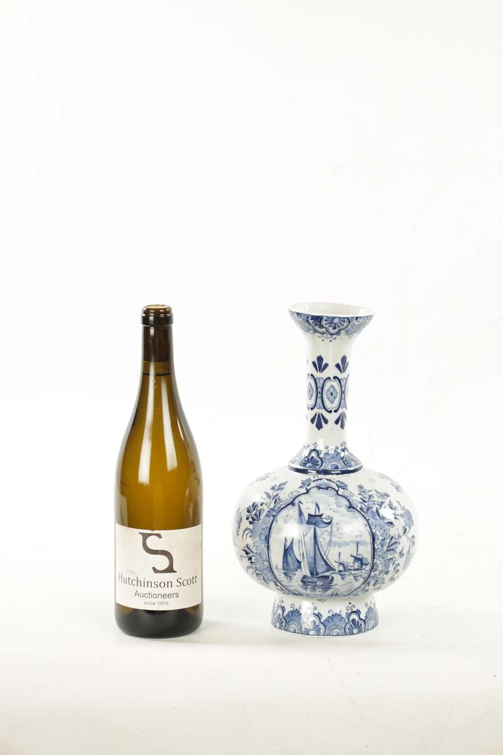 A 19TH CENTURY BLUE AND WHITE DELFT BOTTLE VASE - Image 2 of 7
