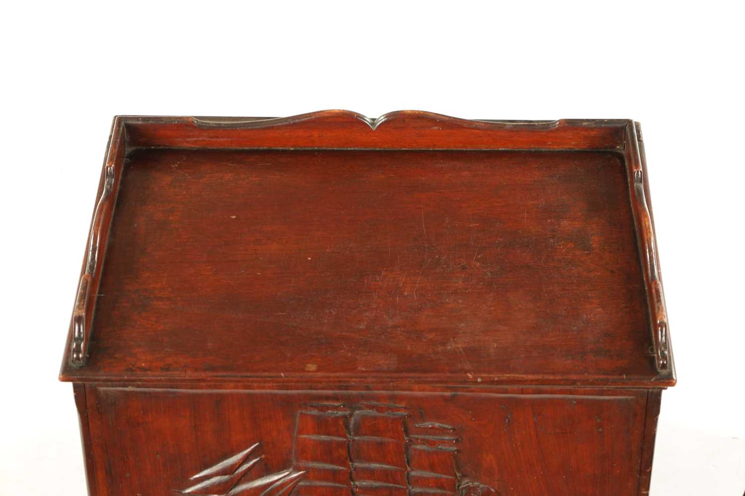 AN 19TH CENTURY MAHOGANY LIDDED BOX - Image 3 of 8