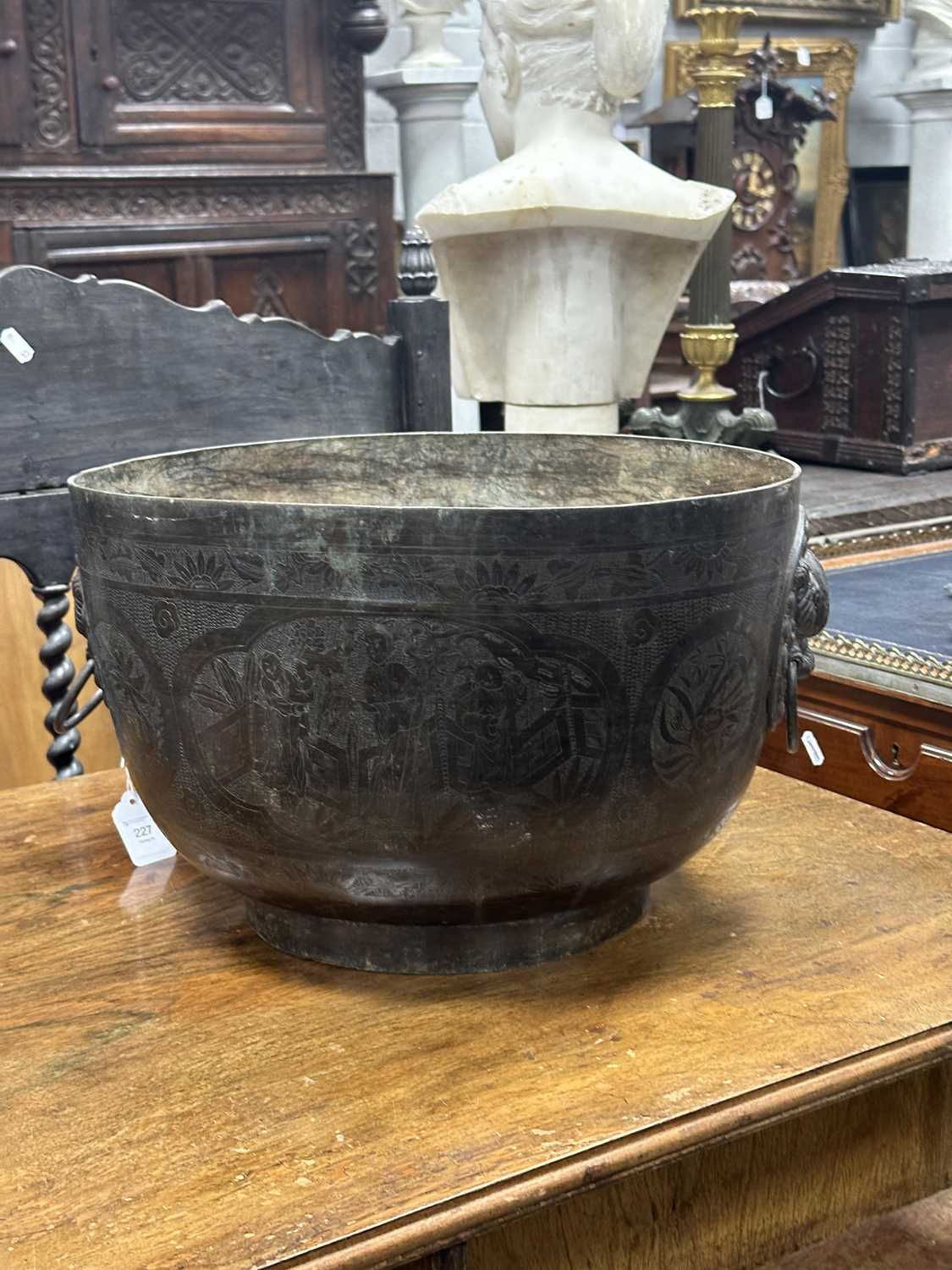 A RARE 17TH/18TH CENTURY CHINESE BRONZE JARDINIERE OF LARGE SIZE - Image 11 of 16