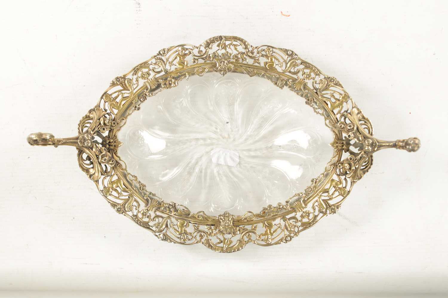 AN EARLY 20TH CENTURY GILT CAST SILVER TWO-HANDLED SHALLOW DISH - Image 5 of 8