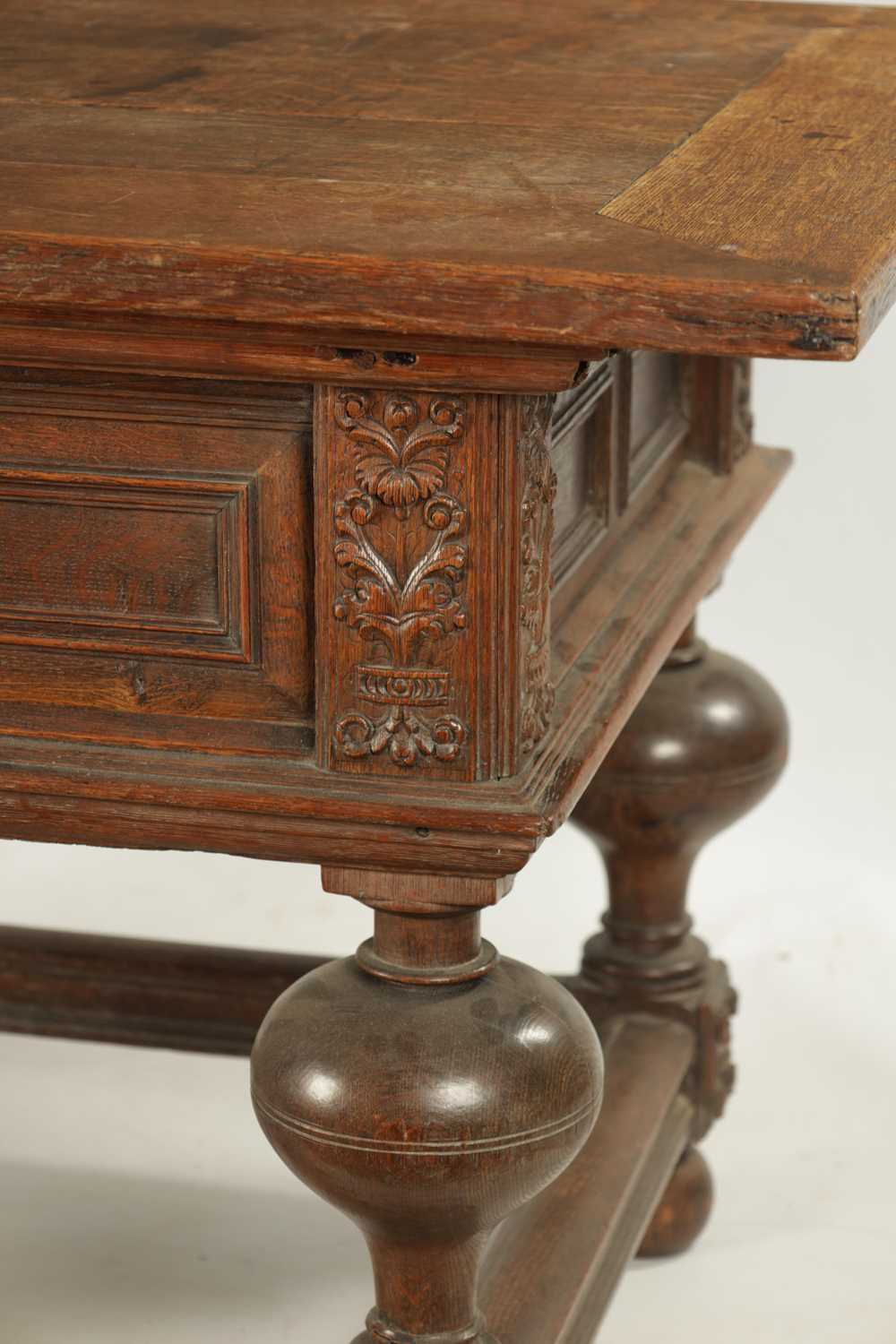 AN 18TH CENTURY FLEMISH OAK TABLE - Image 2 of 7