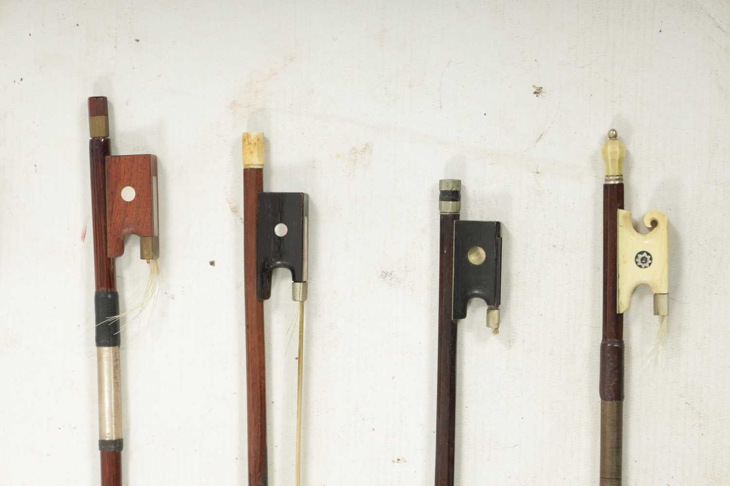 A COLLECTION OF SEVEN ANTIQUE VIOLIN BOWS - Image 7 of 23