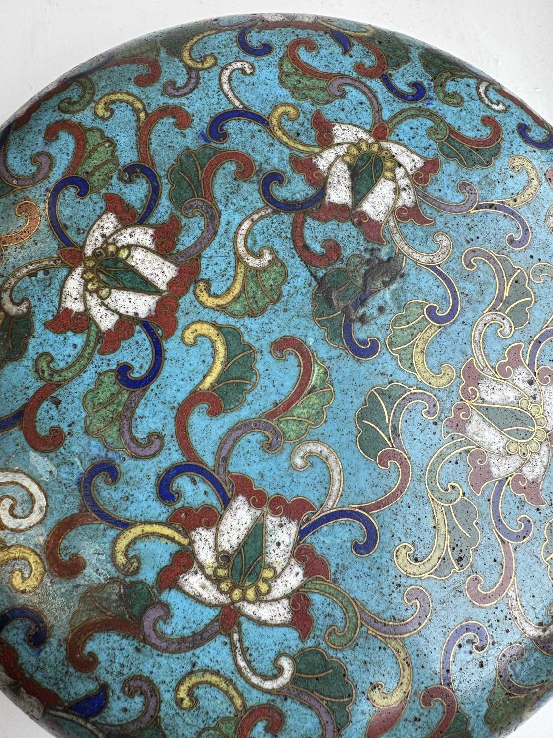 AN EARLY 19TH CENTURY CHINESE CLOISONNE LIDDED BOWL - Image 10 of 10