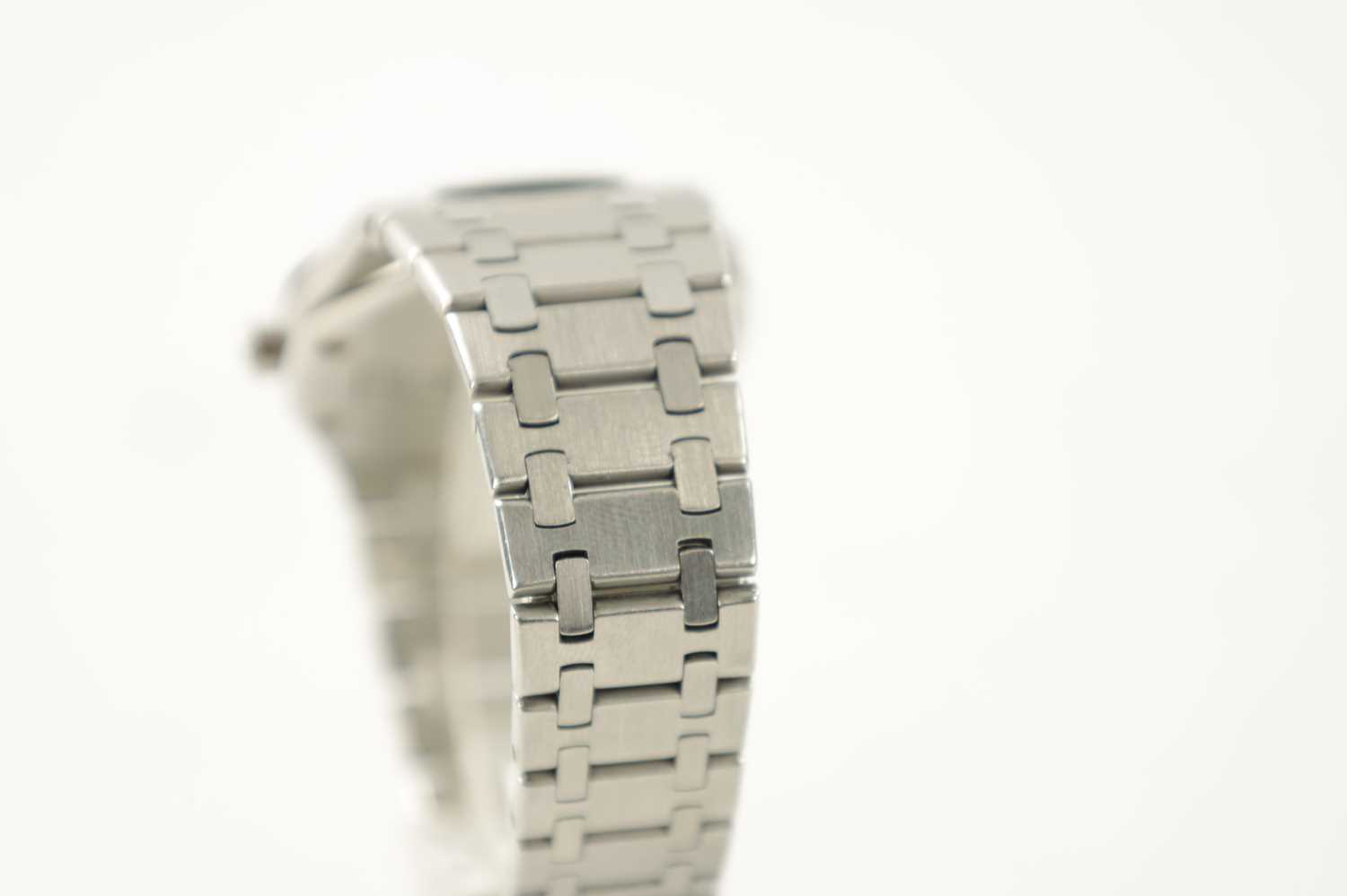 A GENTLEMAN’S 1980’S AUDEMARS PIGUET ROYAL OAK WRISTWATCH - Image 3 of 14