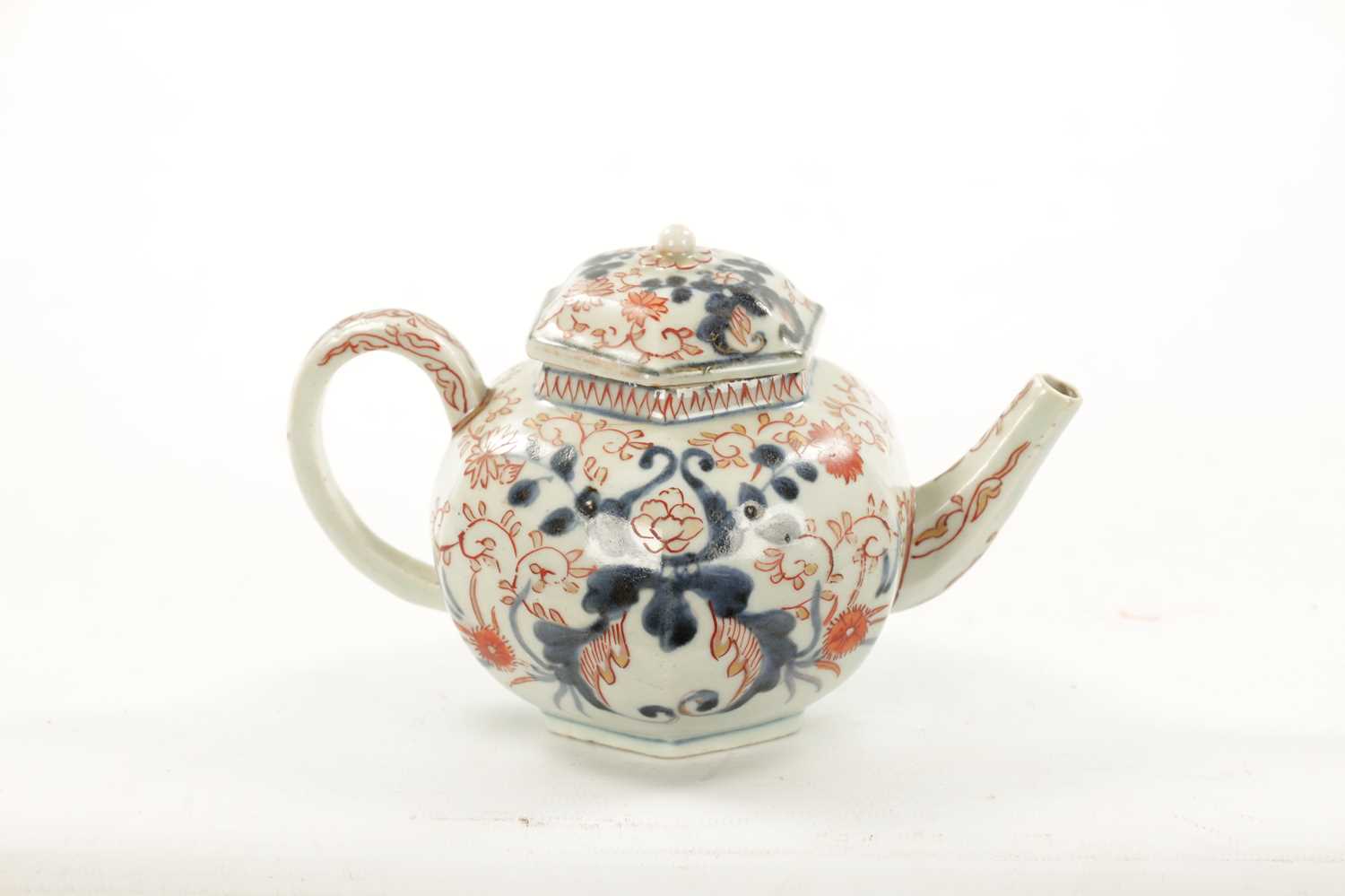 AN 18TH CENTURY JAPANESE EDO PERIOD IMARI TEAPOT - Image 6 of 7