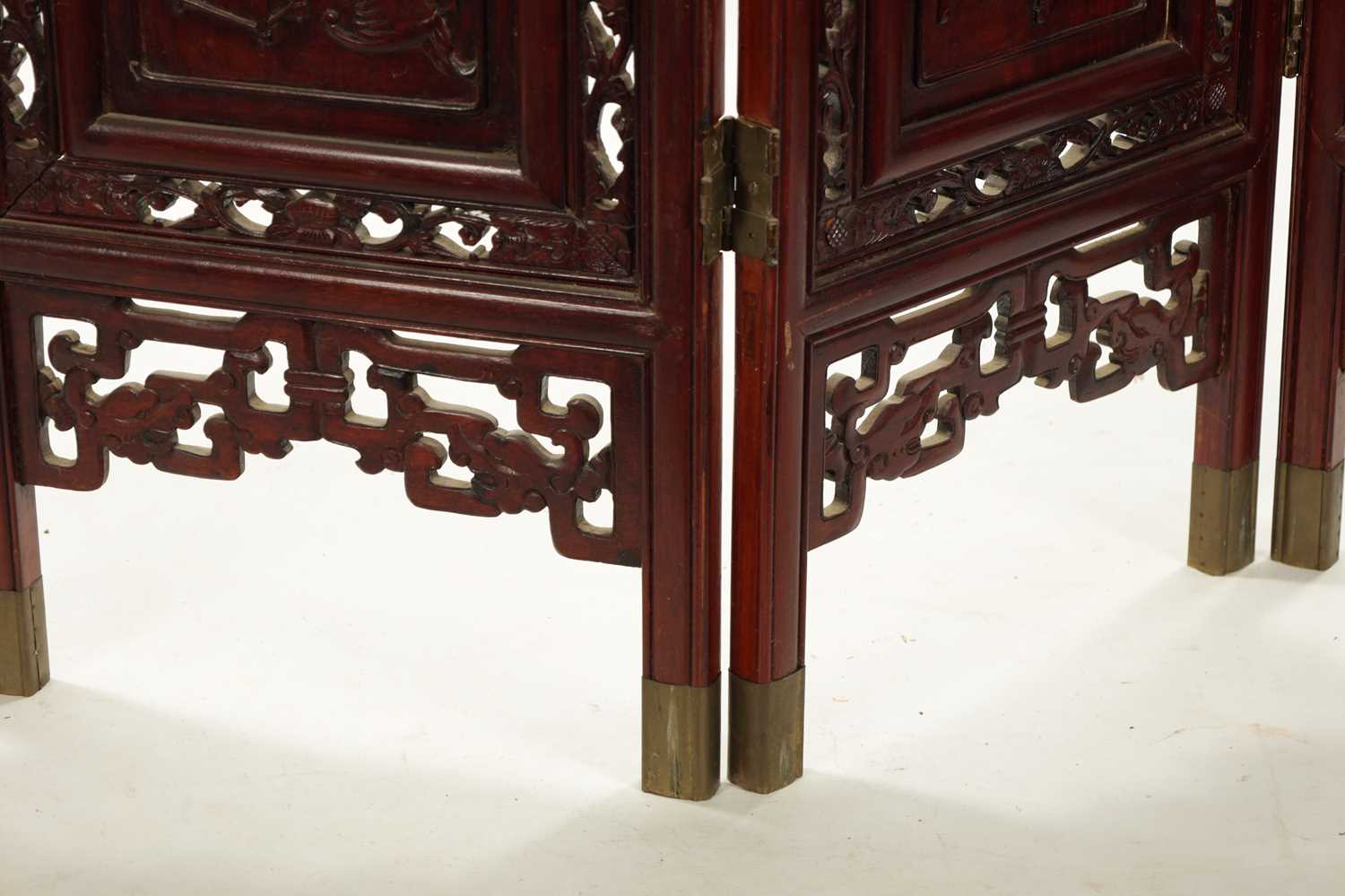 AN EARLY 20TH CENTURY CHINESE FOUR-SECTION FOLDING SCREEN - Image 3 of 10