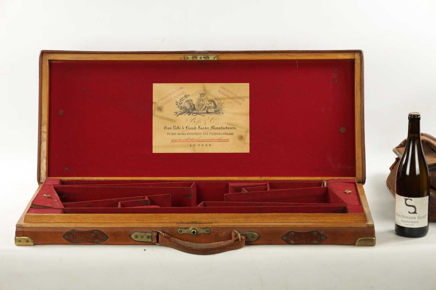 A LATE 19TH CENTURY BRASS BOUND LEATHER SHOTGUN CASE BY BOSS AND C0. - Image 2 of 8