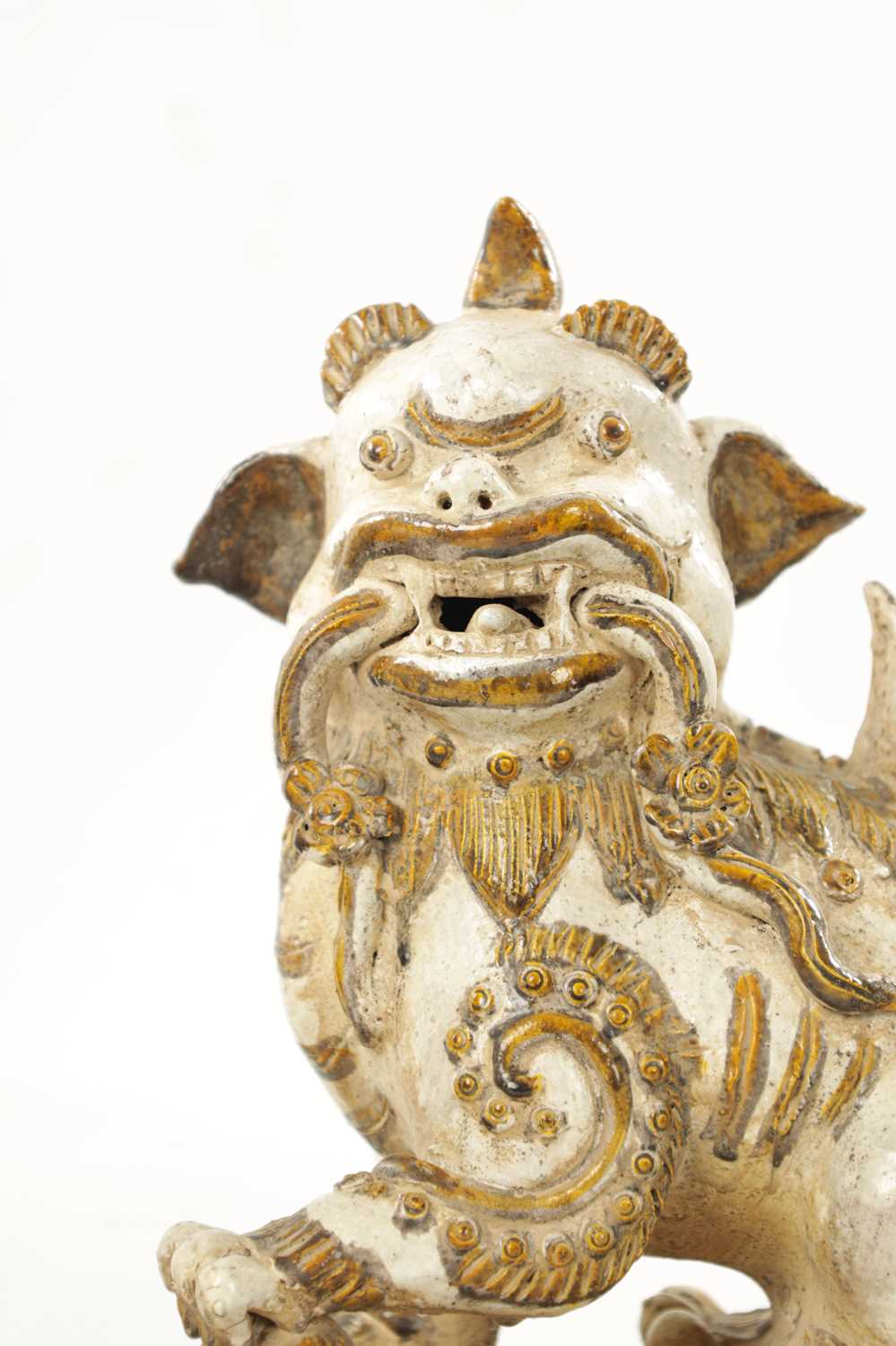 A PAIR OF 19TH CENTURY CHINESE CERAMIC FOO DOGS - Image 4 of 7