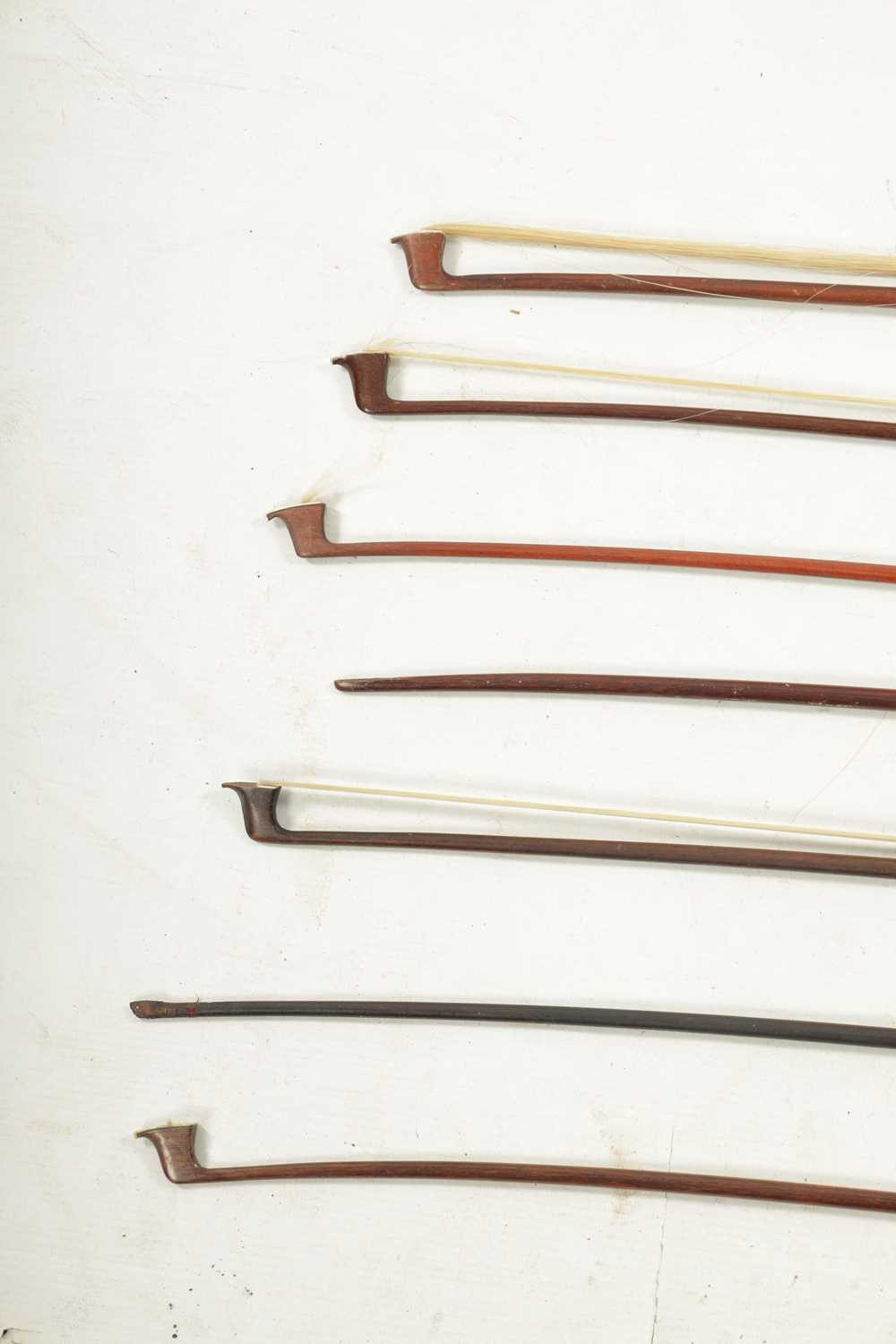 A COLLECTION OF SEVEN ANTIQUE VIOLIN BOWS - Image 6 of 23