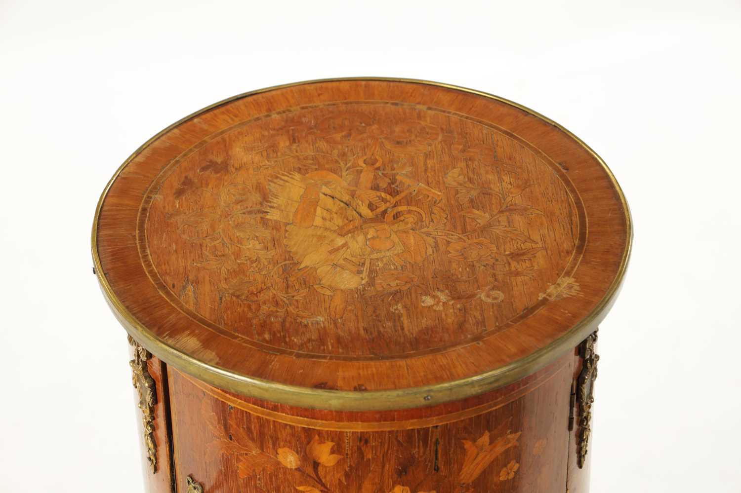 A 19TH CENTURY FRENCH WALNUT MARQUETRY CIRCULAR BEDSIDE CABINET - Image 4 of 9