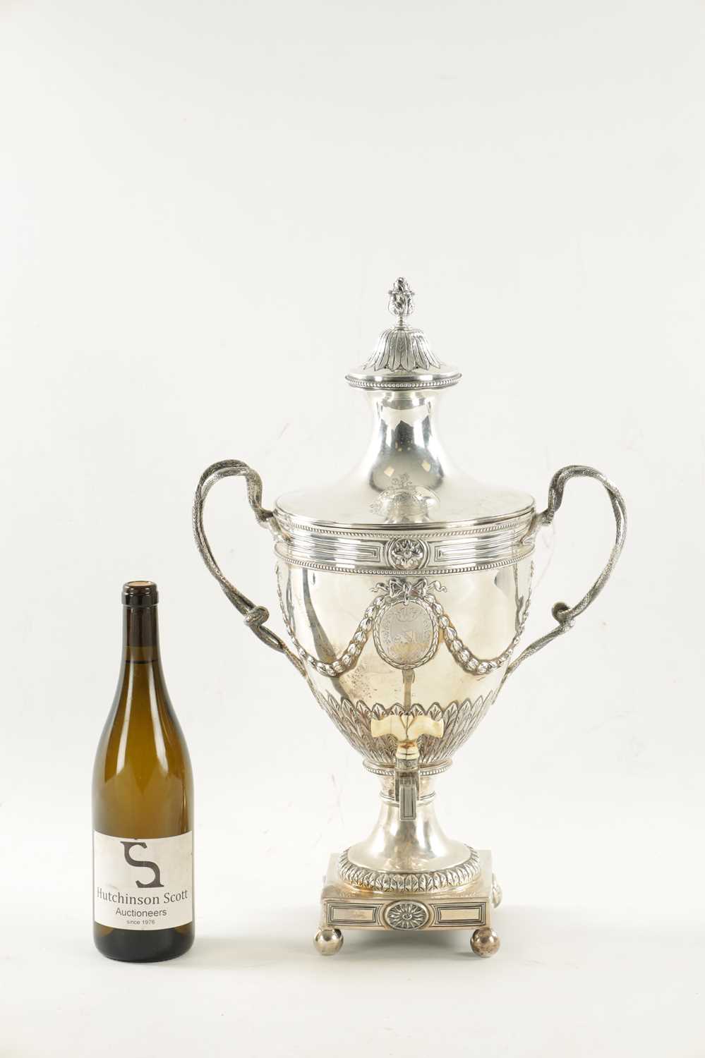 A GOOD GEORGE III SILVER ADAM-STYLE TEA URN - Image 2 of 10