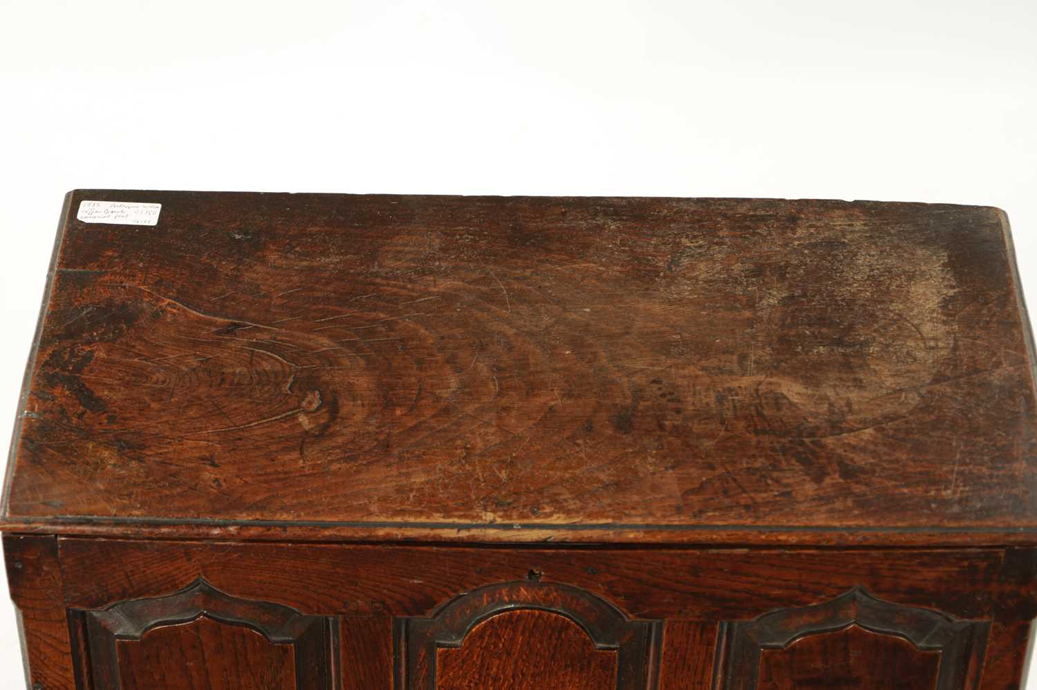 A MID 18TH CENTURY OAK WELSH COFFER BACH - Image 6 of 17