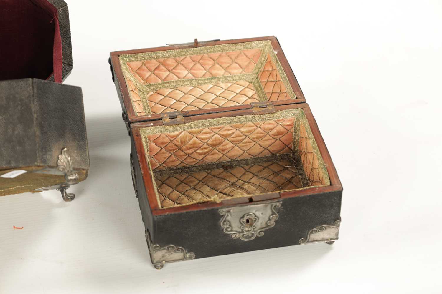 AN 18TH CENTURY SHAGREEN CADDY BOX AND A SIMILAR SMALLER CASKET - Image 3 of 6