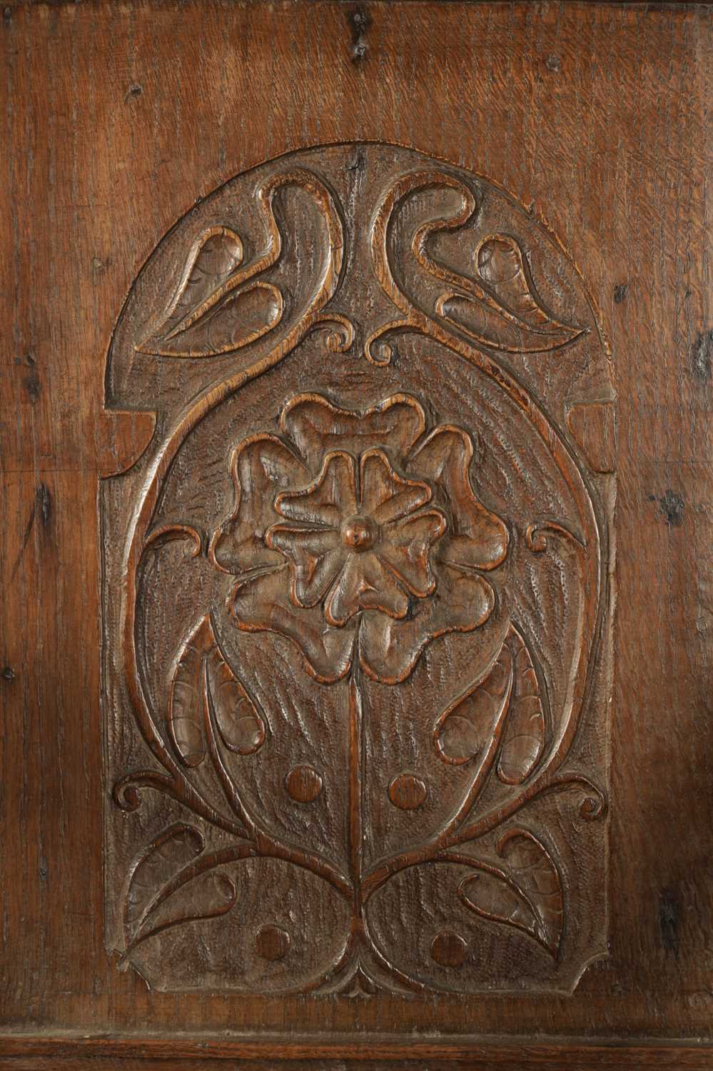 A 17TH CENTURY WAINSCOT CHAIR WITH TUDOR ROSE - Image 3 of 17