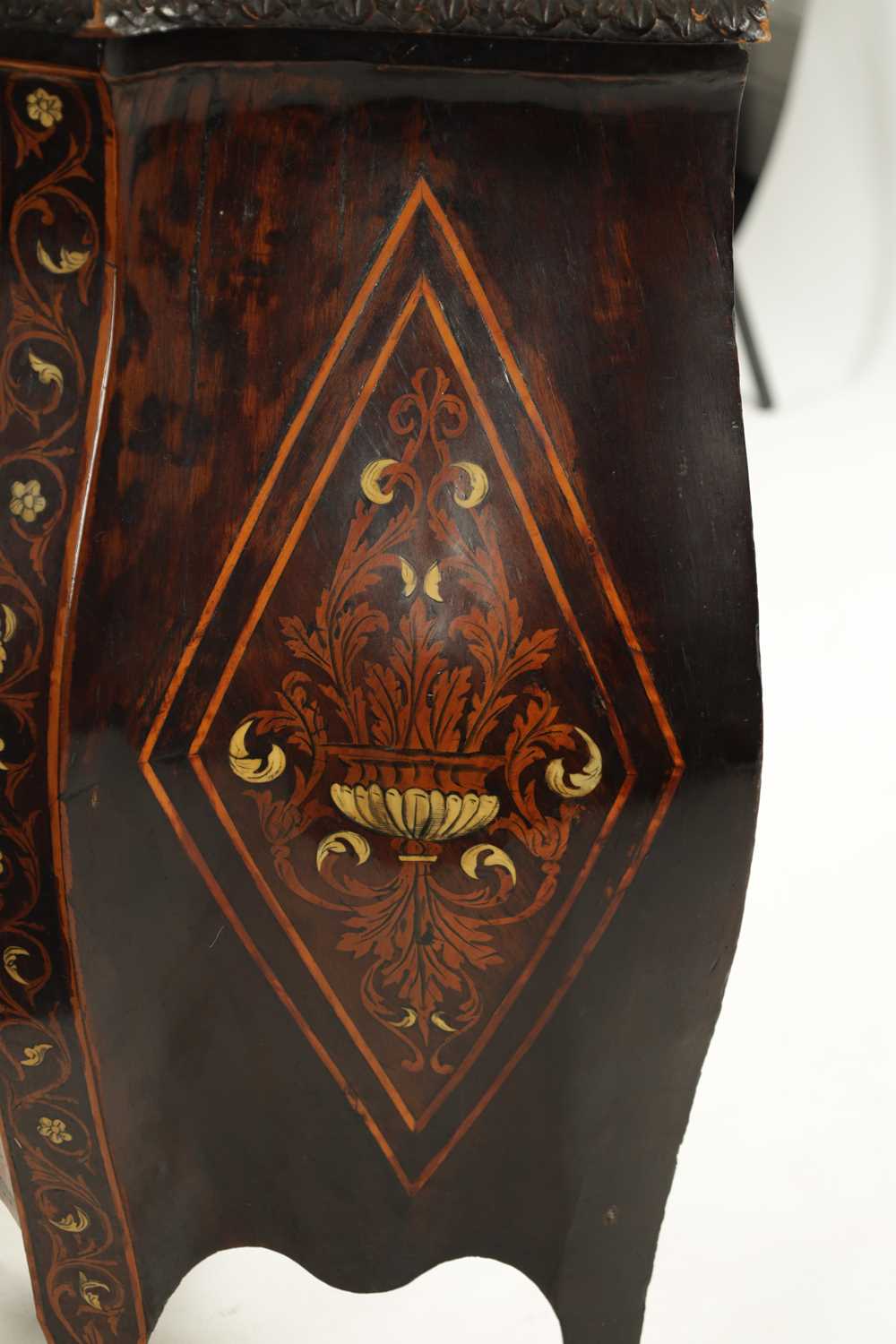 AN EARLY 18TH CENTURY ITALIAN MARQUETRY AND BONE INLAID COMMODE OF SMALL SIZE - Image 8 of 9