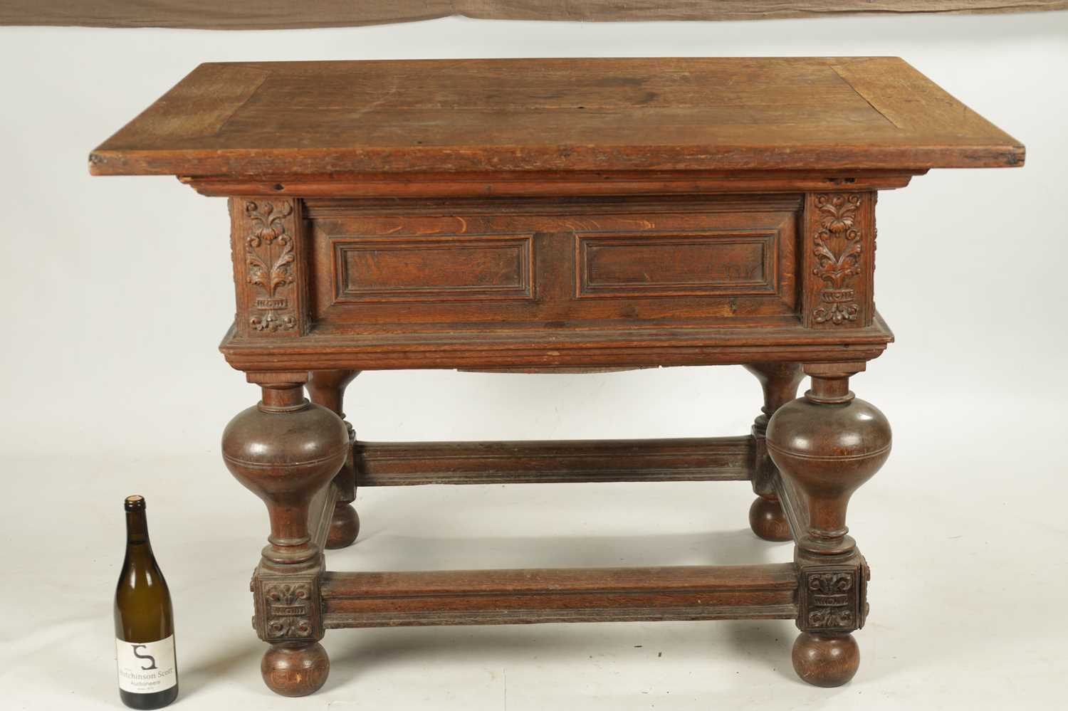 AN 18TH CENTURY FLEMISH OAK TABLE - Image 6 of 7