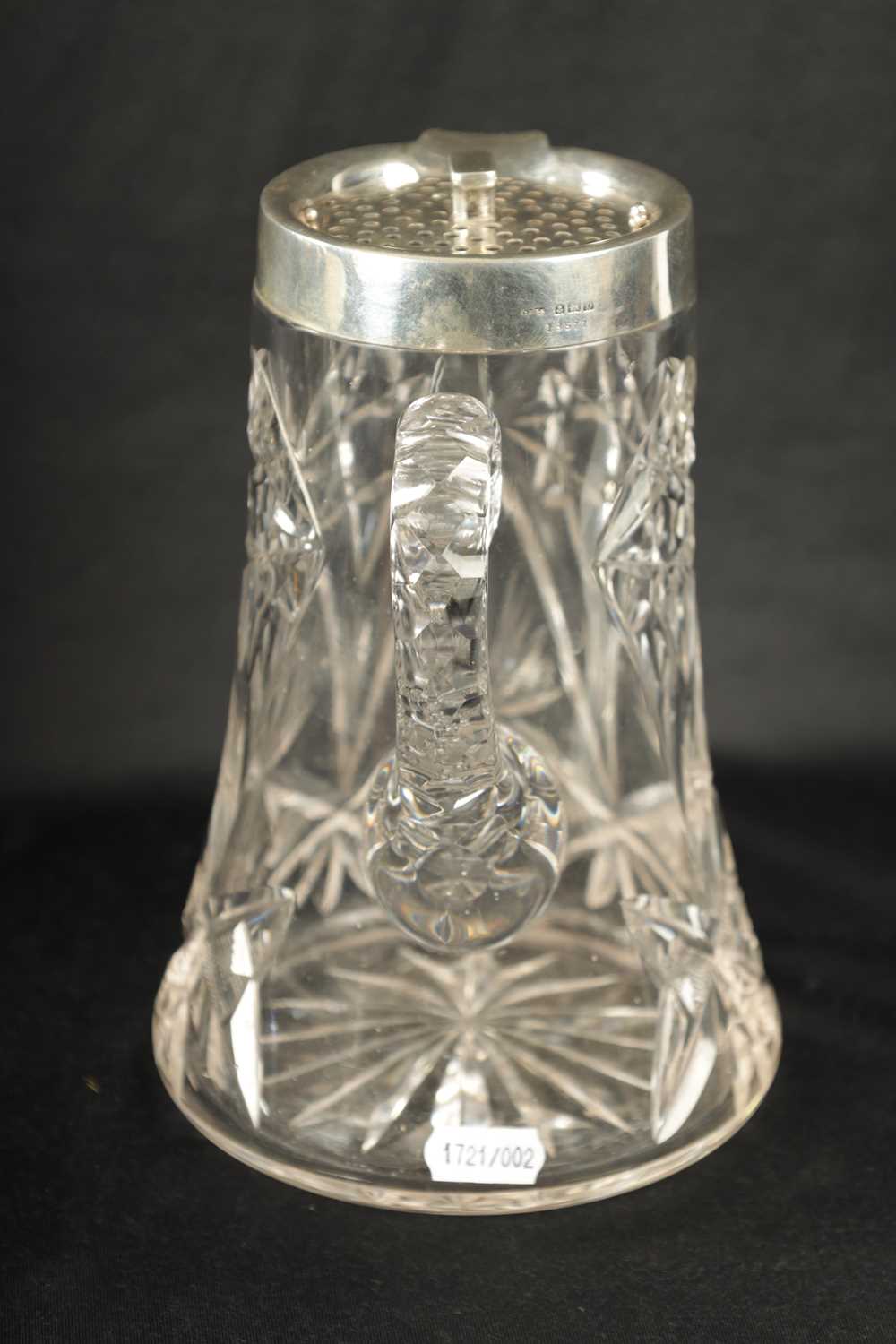 AN EARLY 20TH CENTURY CUT GLASS AND SILVER MOUNTED LEMONADE JUG - Image 10 of 10