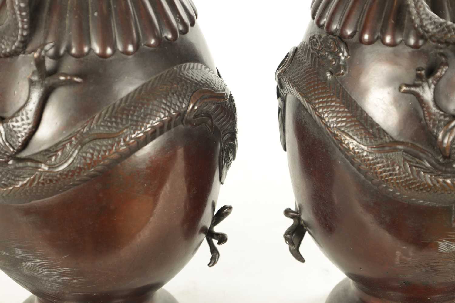 A PAIR OF TWO LATE 19TH CENTURY CHINESE BRONZE VASES - Image 6 of 9