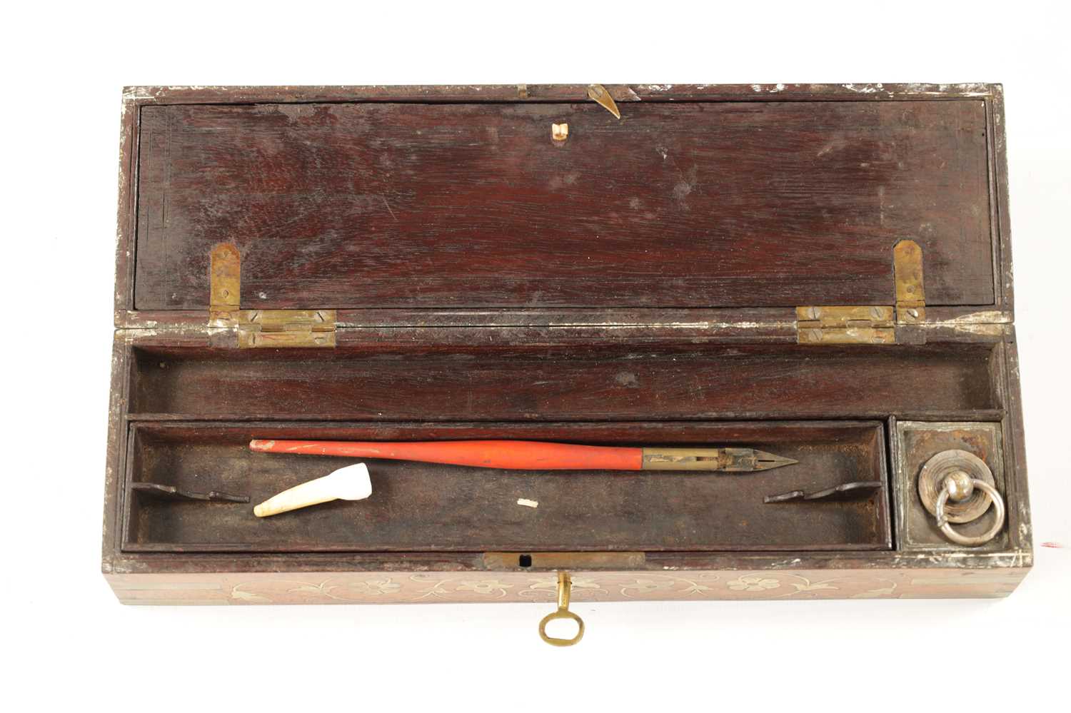 A 19TH CENTURY ANGLO INDIAN BRASS INLAID HARDWOOD PEN AND INK BOX - Image 5 of 7