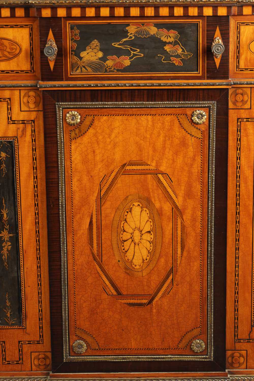 A FINE PAIR OF 18TH CENTURY CONTINENTAL SATINWOOD AND MAHOGANY LACQUERWORK AND INLAID SIDE CABINETS - Image 4 of 15