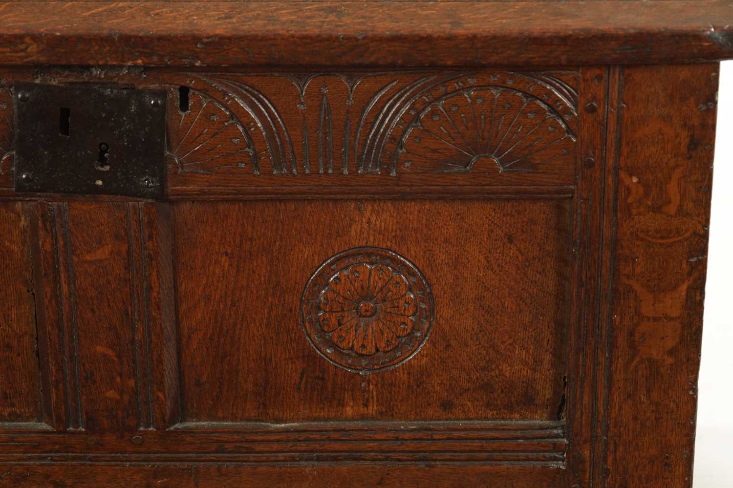 A SMALL 17TH CENTURY OAK TWO PANEL COFFER - Image 5 of 10