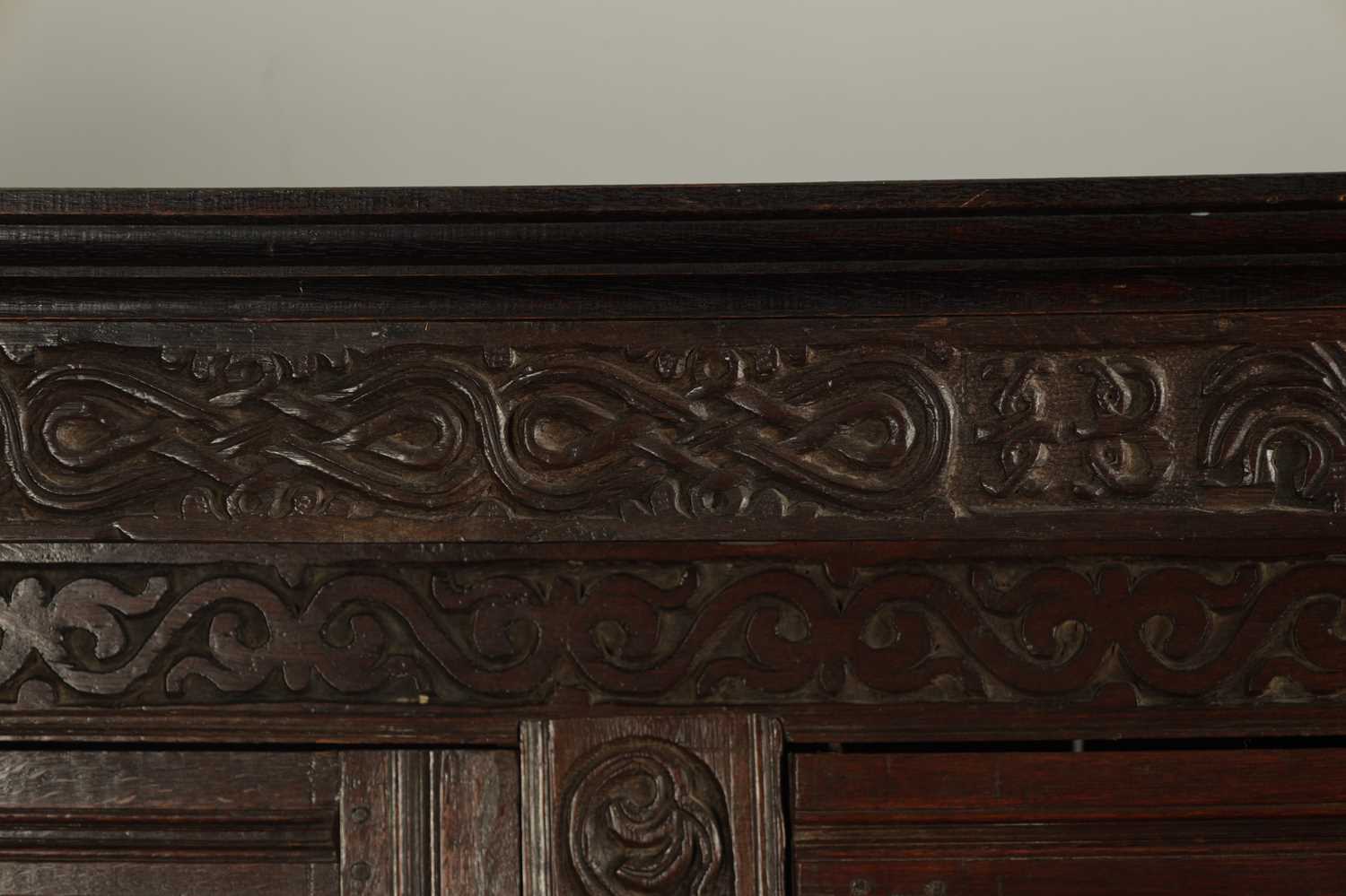 A GOOD LATE 17TH CENTURY OVERSIZED CARVED OAK WESTMORLAND COURT CUPBOARD DATED 1673 - Image 5 of 8