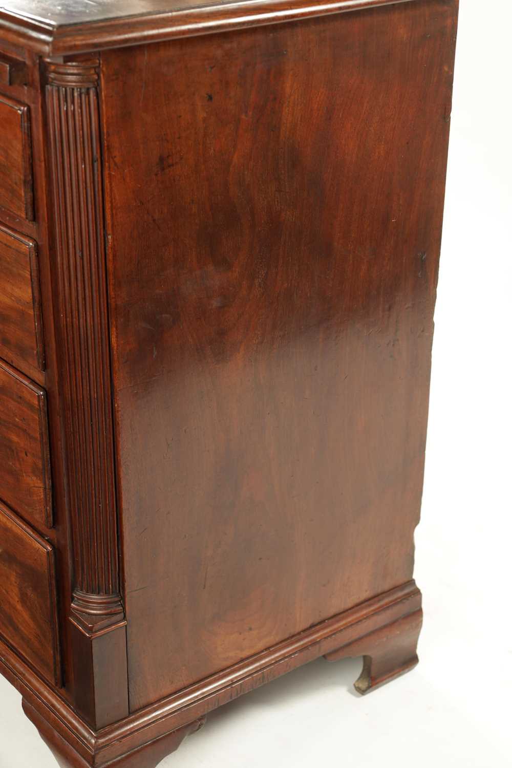 A GEORGE III MAHOGANY LANCASHIRE CHEST OF DRAWERS - Image 6 of 9