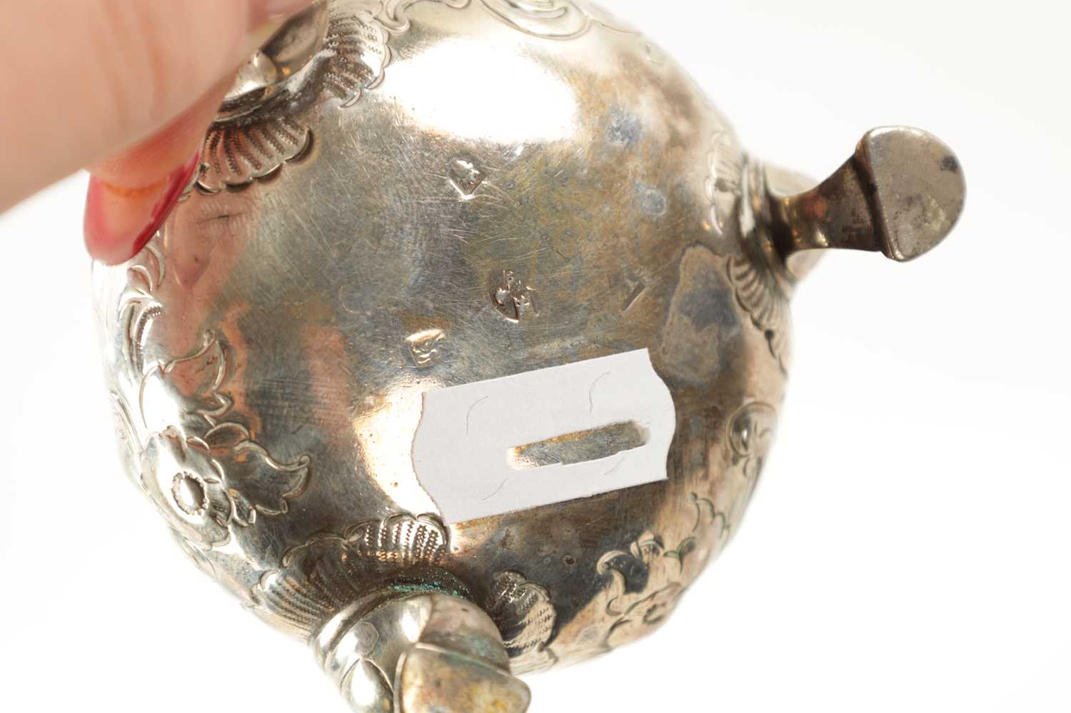 A PAIR AND THREE ODD 18TH CENTURY SILVER CAULDRON SHAPED OPEN SALTS - Image 7 of 8
