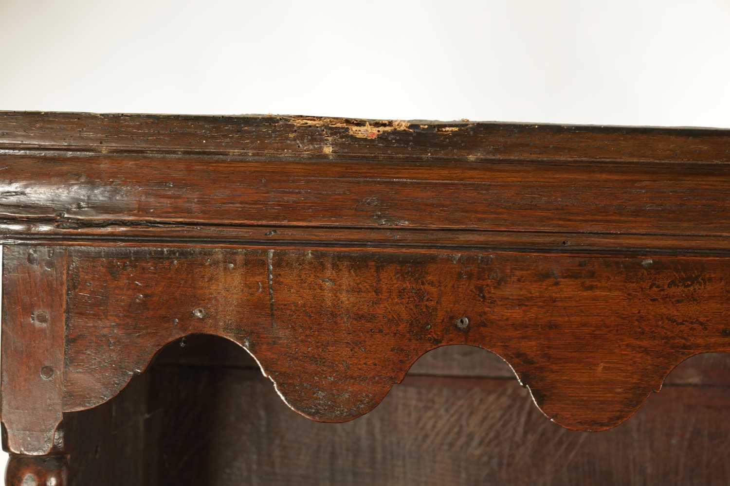 AN EARLY 18TH CENTURY OAK POSTED CANOPY DRESSER - Image 4 of 26