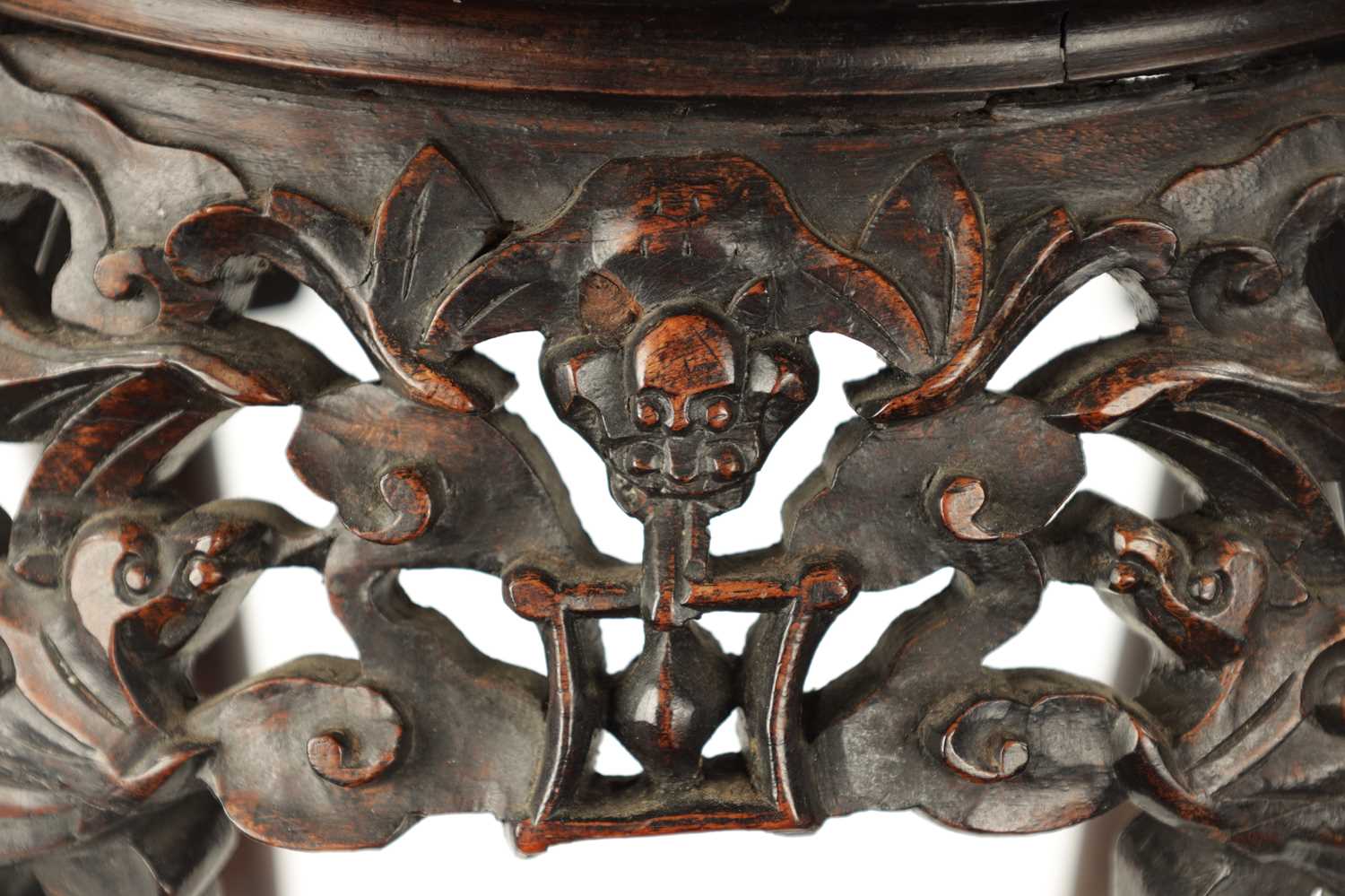 A 19TH CENTURY CHINESE HARDWOOD JARDINIERE STAND WITH CANTON PORCELAIN TOP - Image 4 of 10