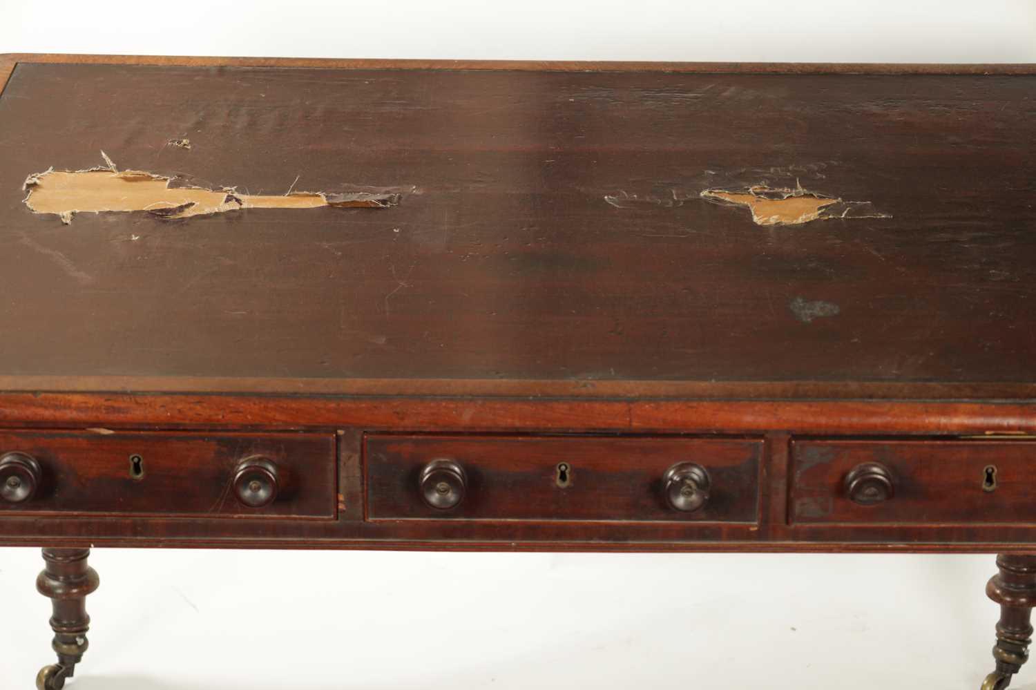 A WILLIAM IV MAHOGANY LIBRARY TABLE OF SMALL SIZE - Image 3 of 8