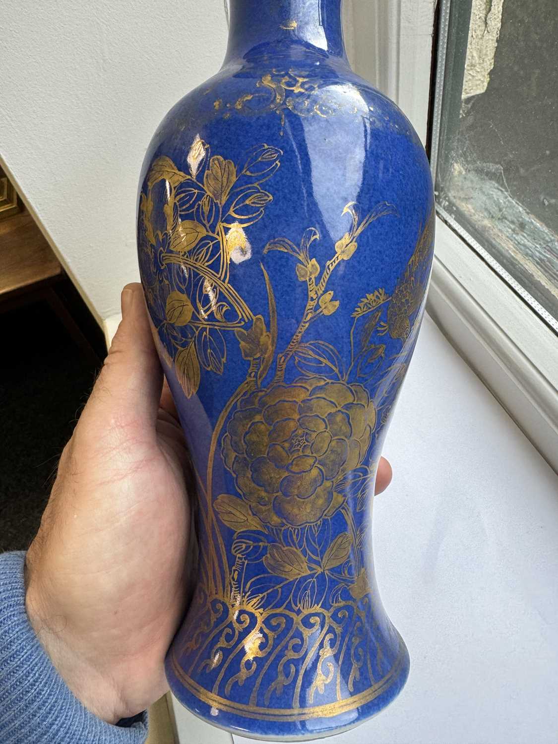 AN 18TH CENTURY CHINESE POWDER BLUE VASE - Image 8 of 11