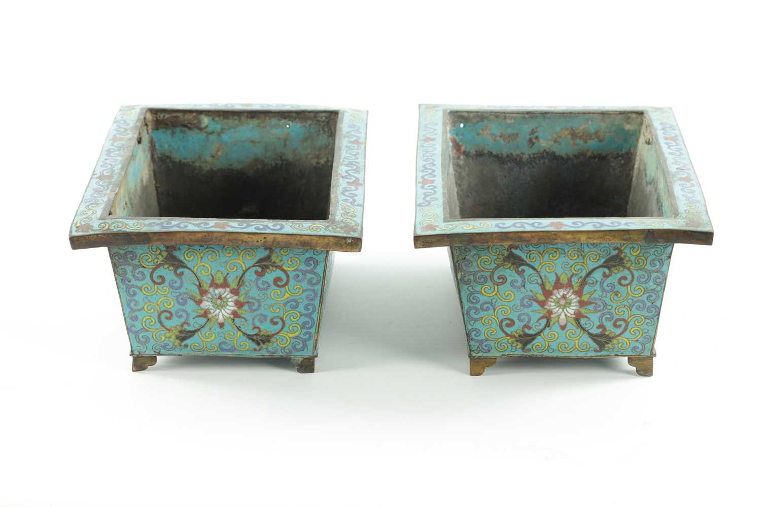 A PAIR OF 19TH CENTURY CHINESE CLOISONNÉ PLANTERS - Image 8 of 8