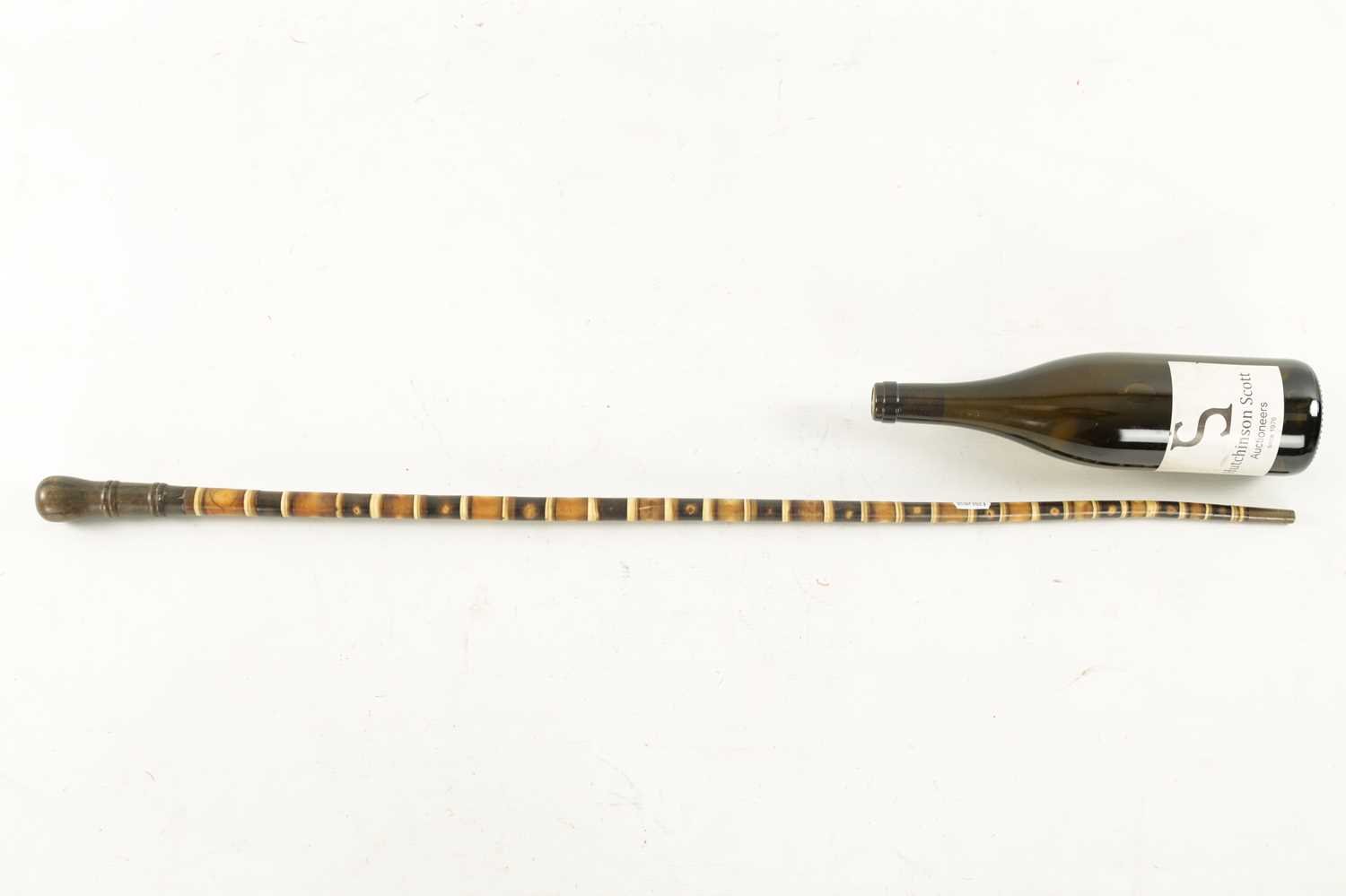 A LATE 19TH CENTURY SEGMENTED HORN AND BONE WALKING STICK - Image 4 of 4