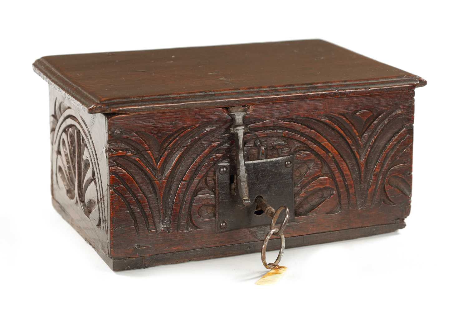 A GOOD 17TH CENTURY UNUSUALLY SMALL OAK BIBLE BOX OF FINE COLOUR AND PATINA