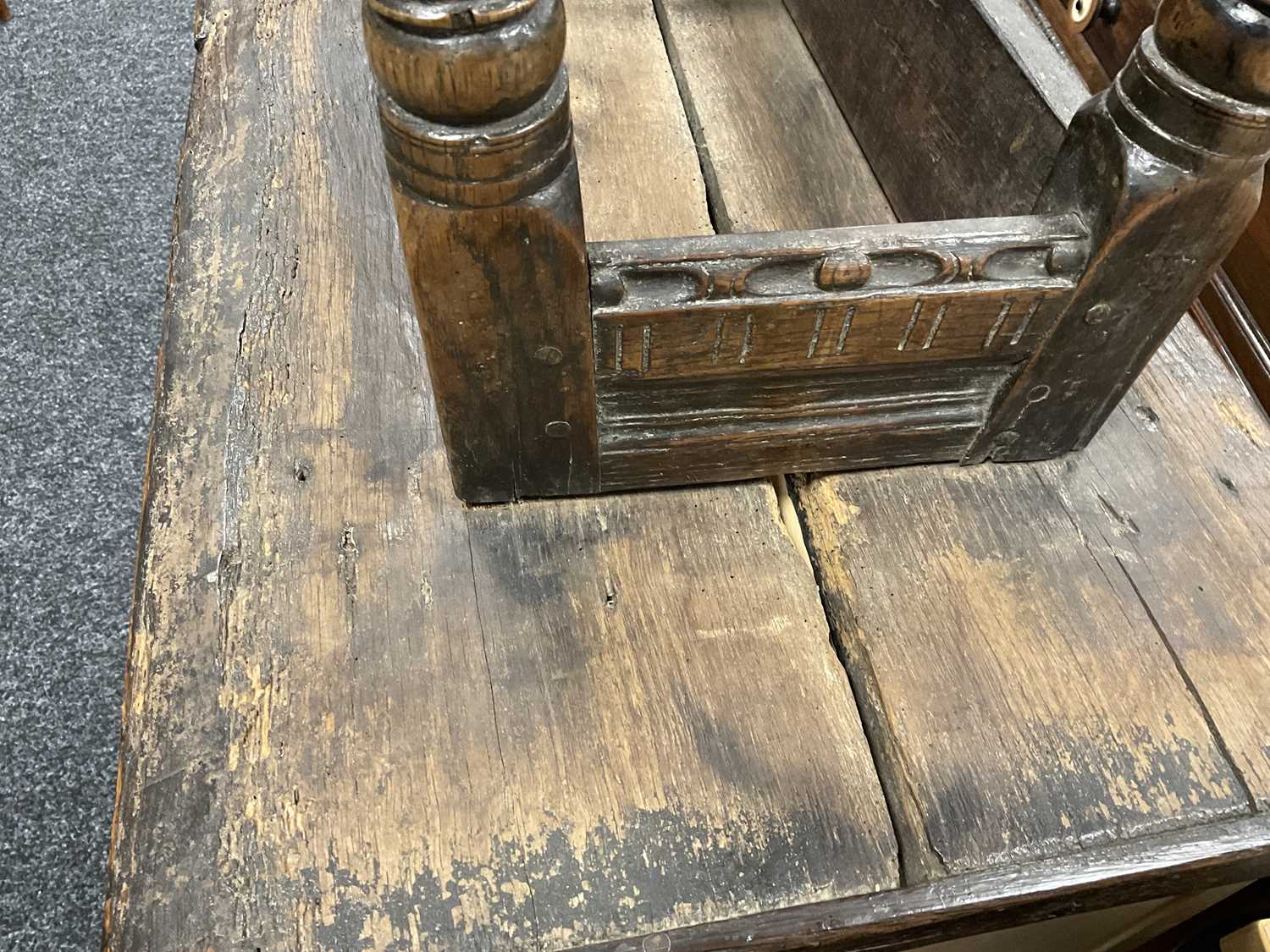 A RARE 17TH CENTURY JOINED OAK TAVERN STOOL/TABLE - Image 5 of 7