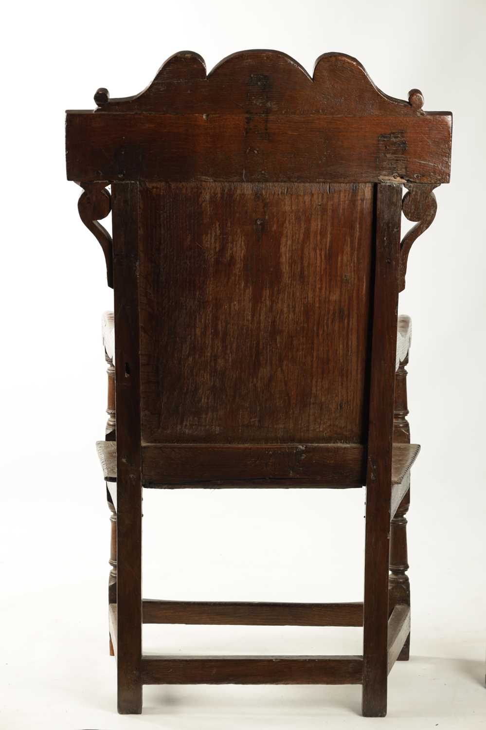 A 17TH CENTURY WAINSCOT CHAIR WITH TUDOR ROSE - Image 7 of 17