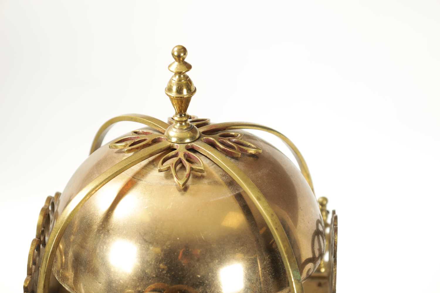 EUREKA CLOCK CO. LONDON. AN EARLY 20TH CENTURY LANTERN STYLE ELECTRIC MANTLE CLOCK - Image 3 of 11