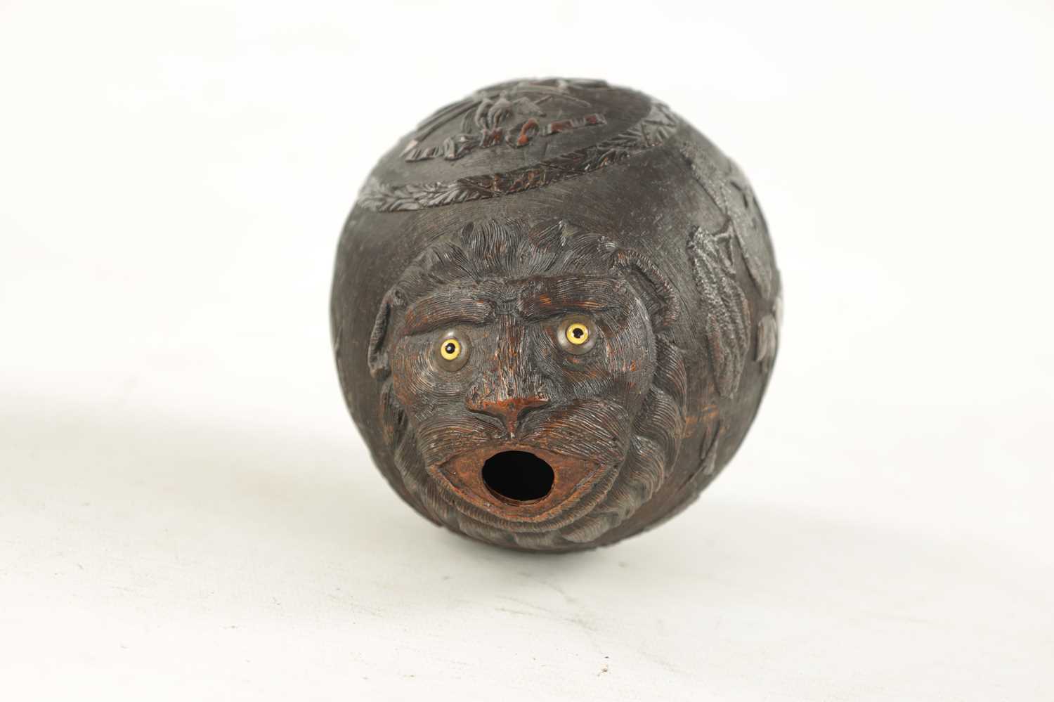 A FINE 18TH CENTURY CARVED COCONUT POWDER FLASK - Image 2 of 6