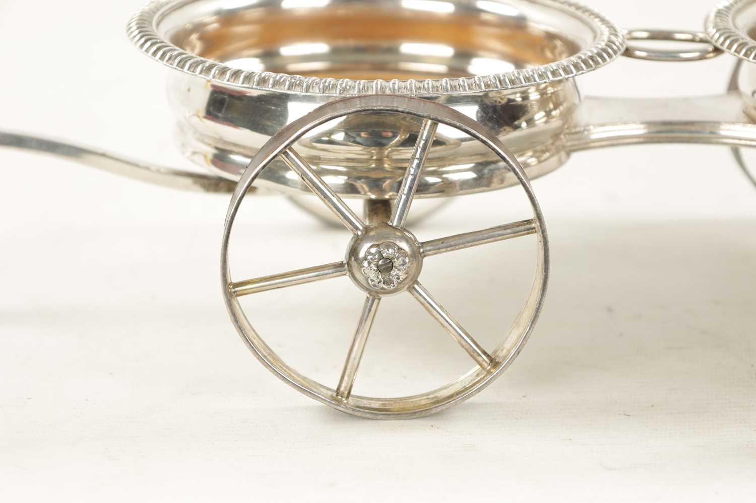 A 19TH CENTURY NOVELTY SILVER PLATED TABLE TOP DOUBLE COASTER TROLLEY FORMED AS A CARRIAGE - Image 5 of 7