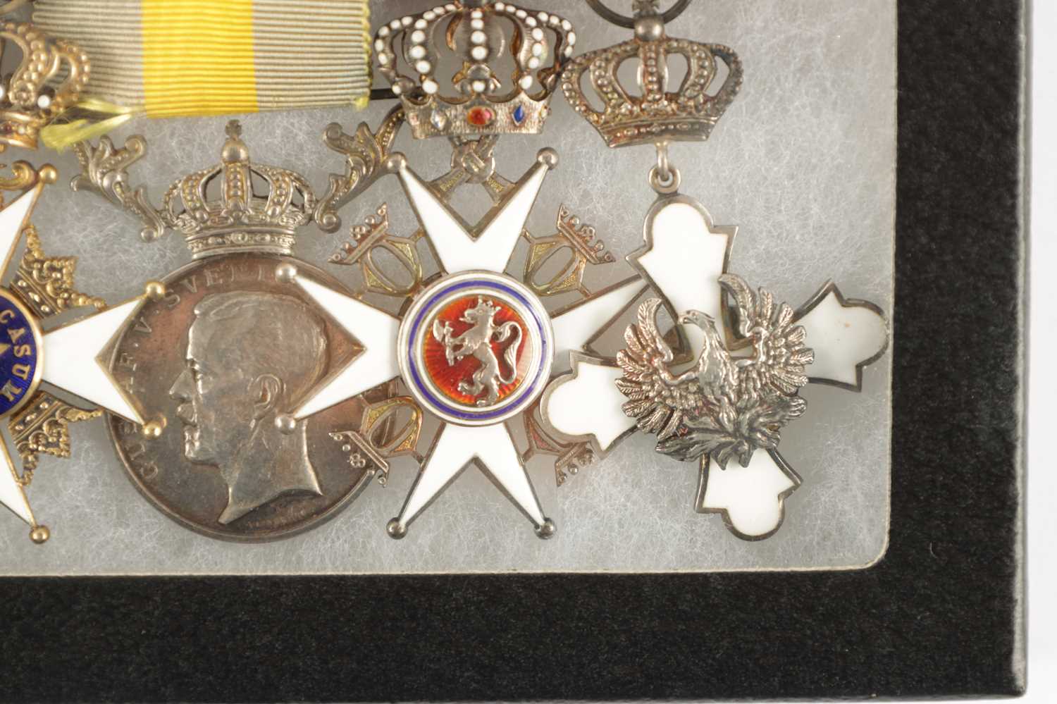 A GROUP OF FOUR COMMANDER’S MEDALS - Image 3 of 3