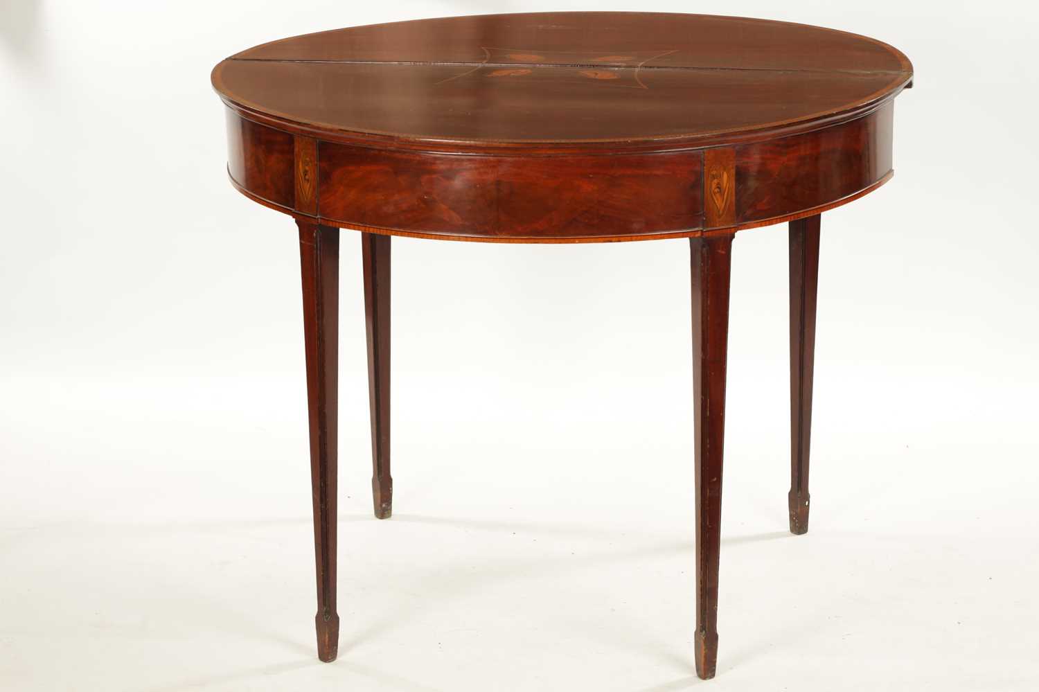 A GEORGE III FIGURED MAHOGANY SCOTTISH DEMI LUNE TEA TABLE - Image 3 of 8