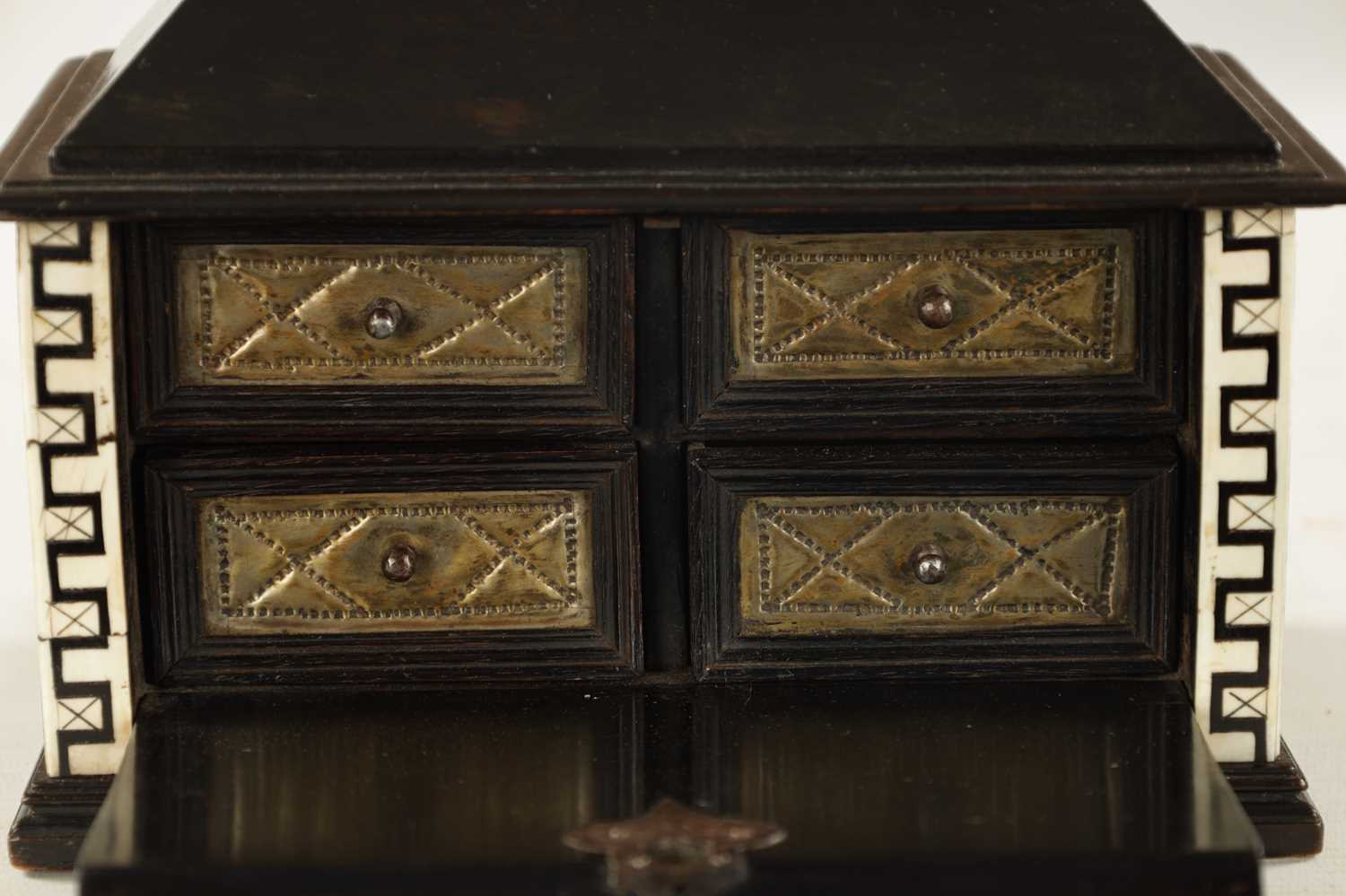 A 17TH CENTURY GERMAN EBONY AND IVORY MINIATURE TABLE CABINET - Image 6 of 19