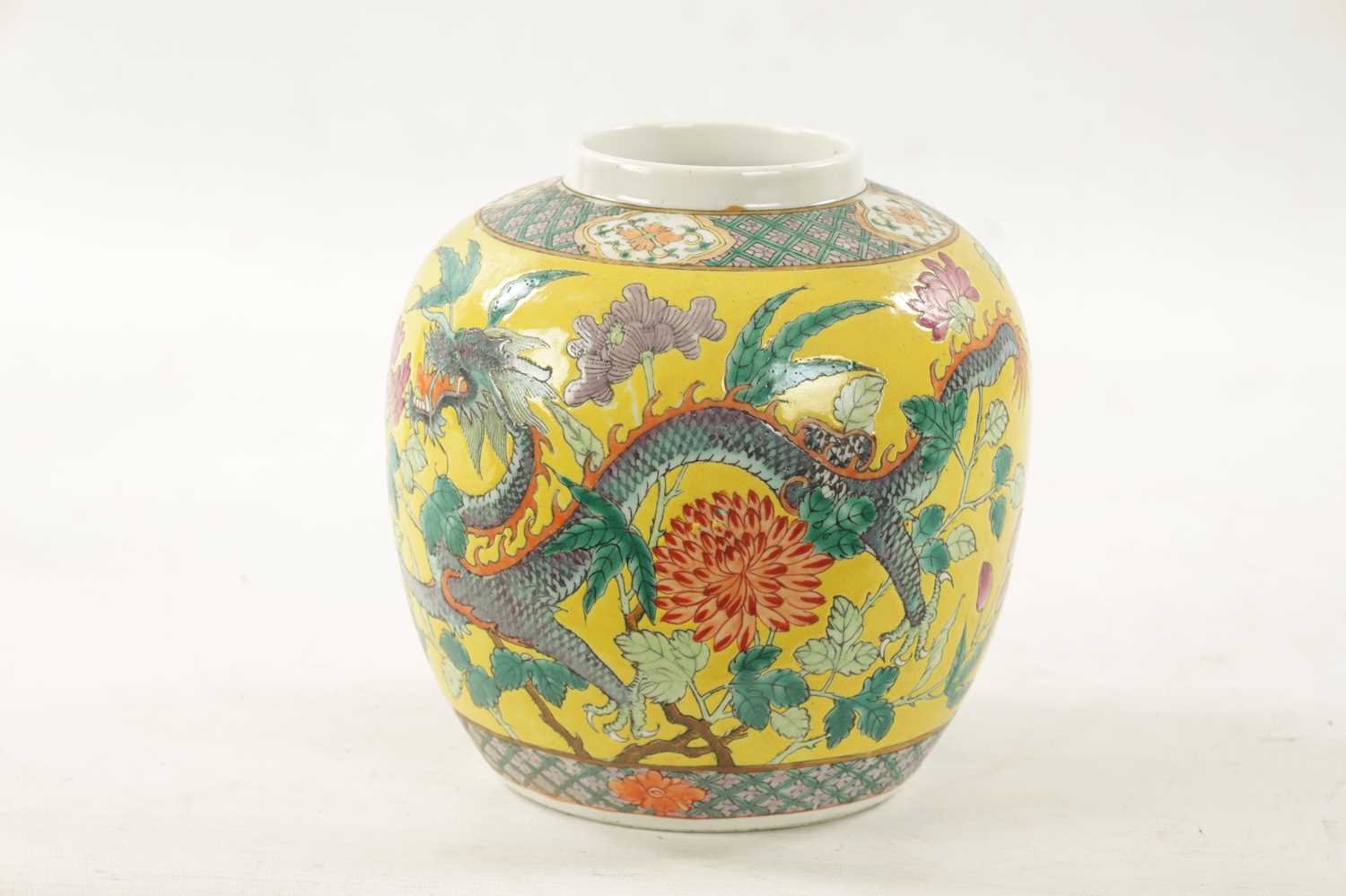 A 19TH CENTURY CHINESE EXPORT GINGER JAR - Image 2 of 11