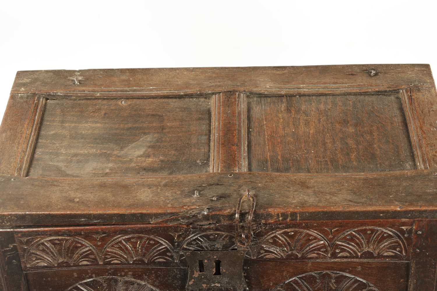 A GOOD SMALL LATE 17TH CENTURY OAK PANELLED COFFER - Image 5 of 11